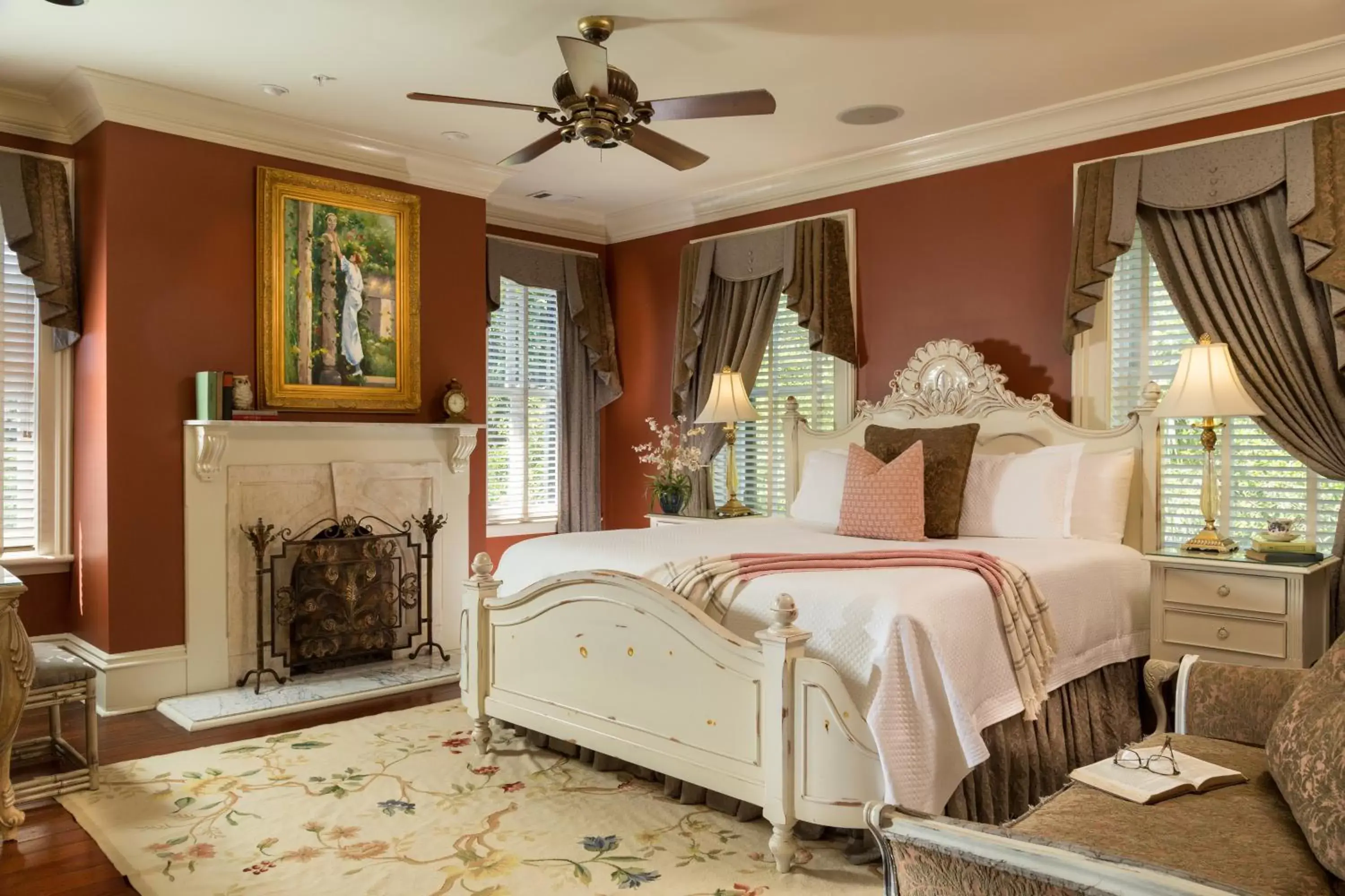 Deluxe King Room in The Inn on West Liberty Deluxe King Room in The Inn on West Liberty