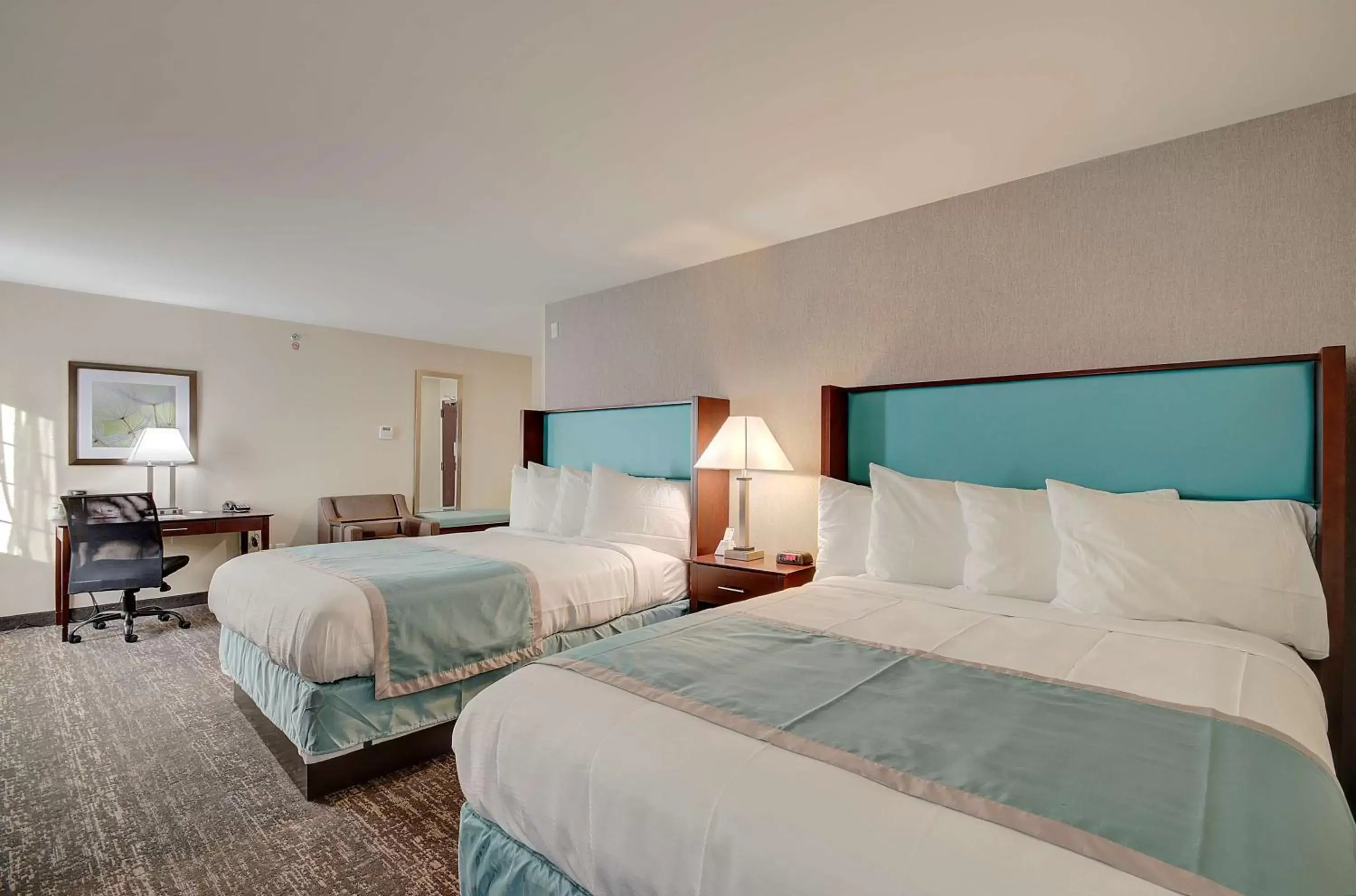 Queen Suite with Two Queen Beds and Sofa Bed in Best Western Hampshire Inn & Suites Queen Suite with Two Queen Beds and Sofa Bed in Best Western Hampshire Inn & Suites