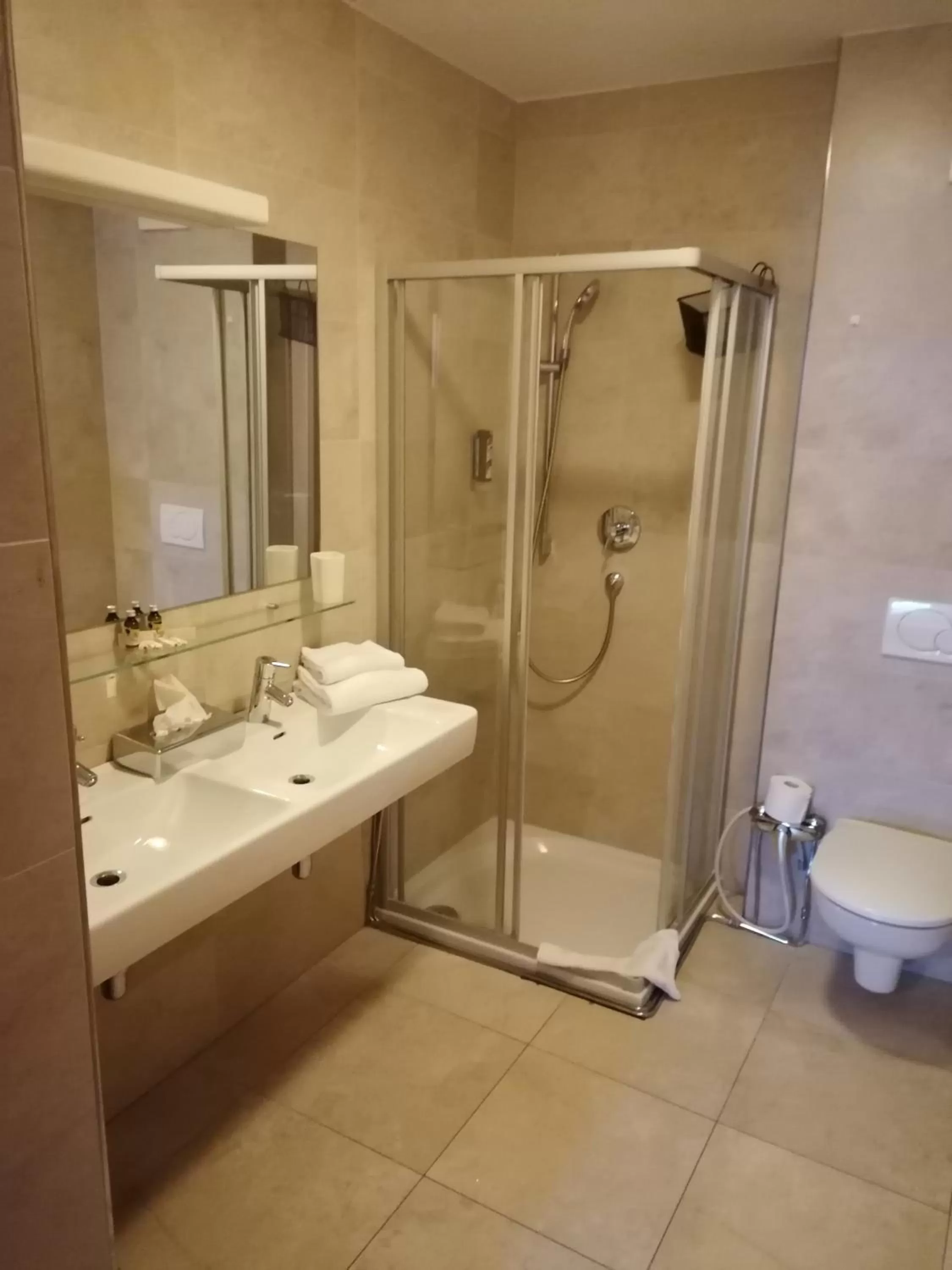 Bathroom in Auhof Wirtshaus & Suiten