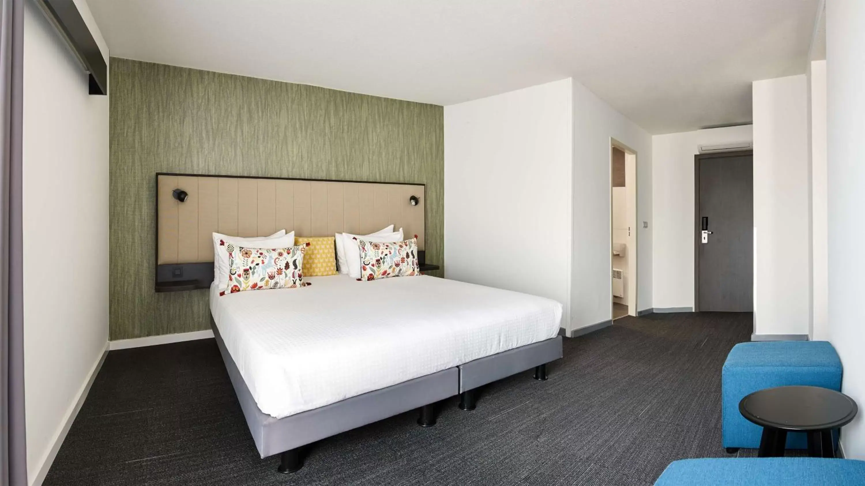 King Room with Sofa Bed in Best Western Hotel Wavre King Room with Sofa Bed in Best Western Hotel Wavre