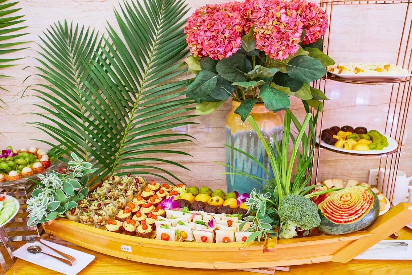 Food and drinks in Boss Hotel