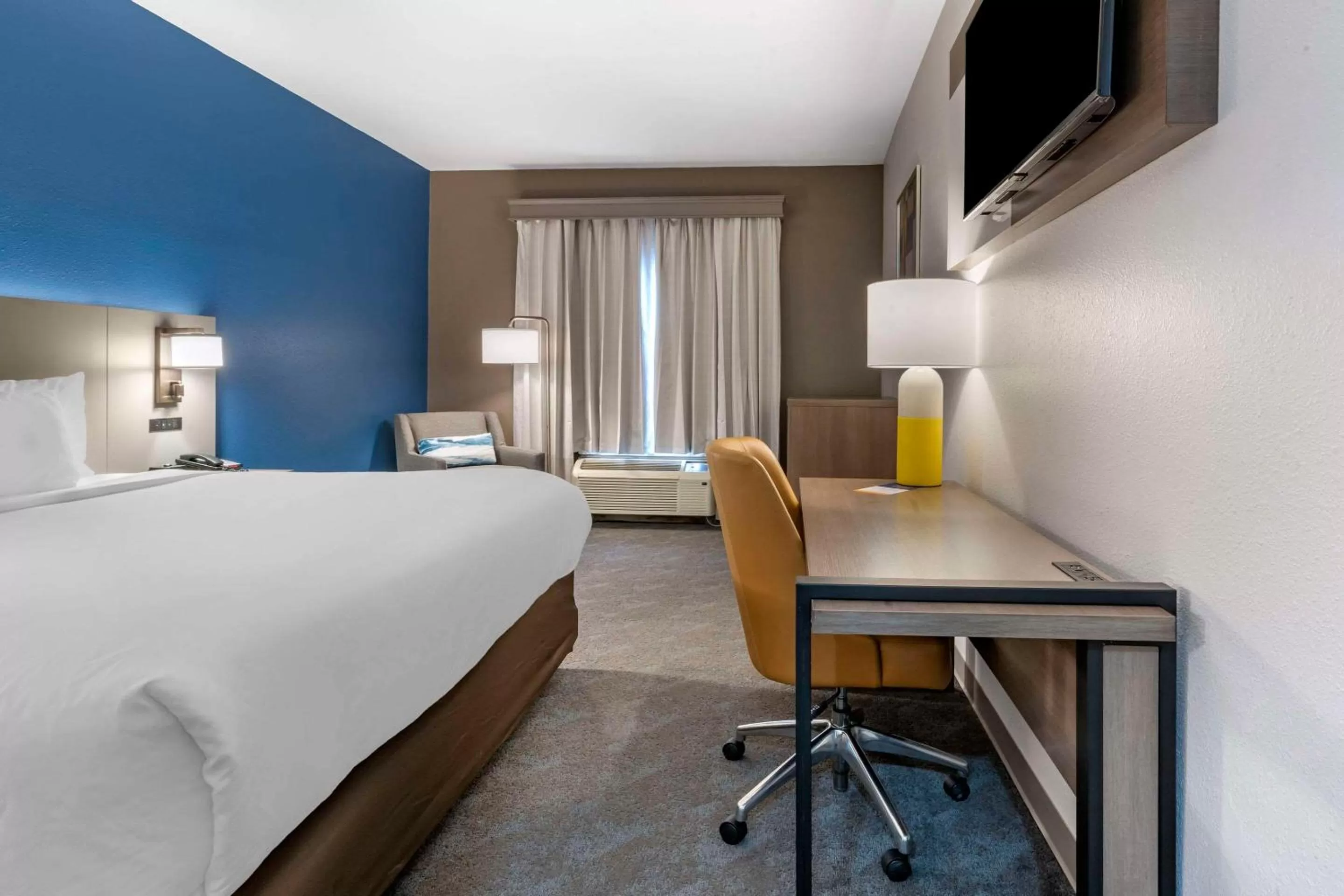 Bedroom, Bed in Comfort Inn & Suites