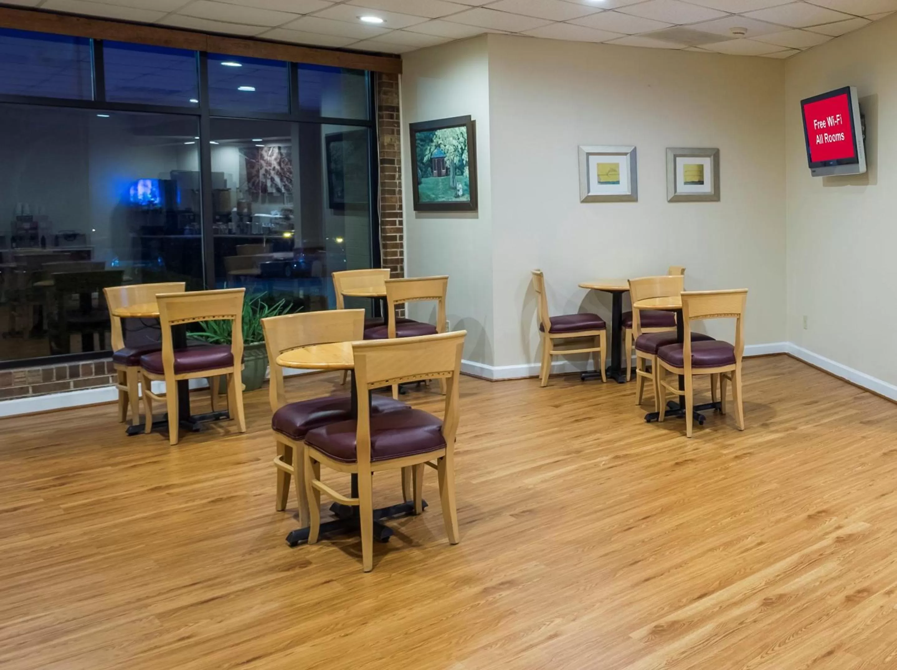 Breakfast, Restaurant/Places to Eat in Red Roof Inn & Suites Wytheville