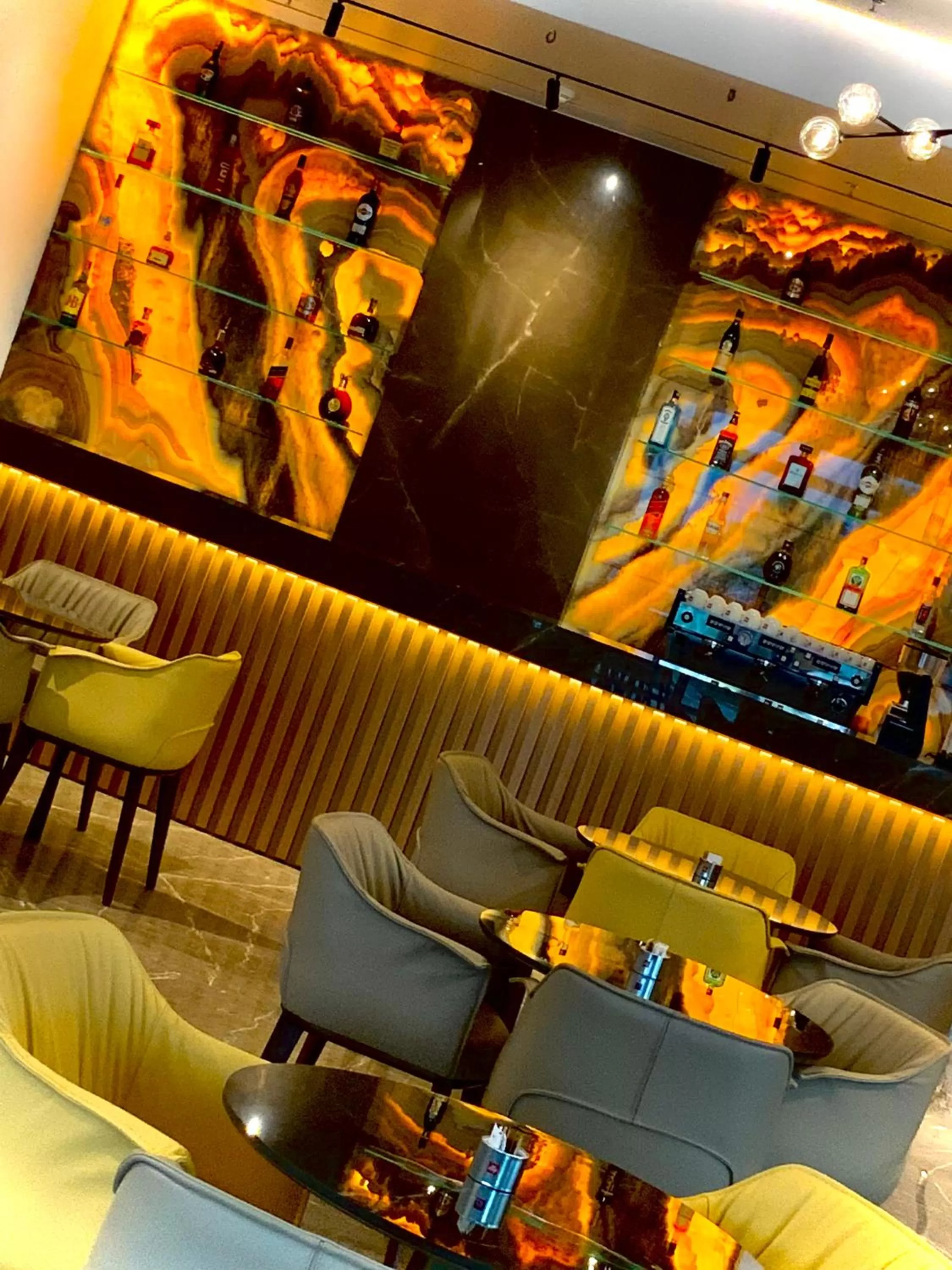 Lounge or bar, Restaurant/Places to Eat in Amare Hotel