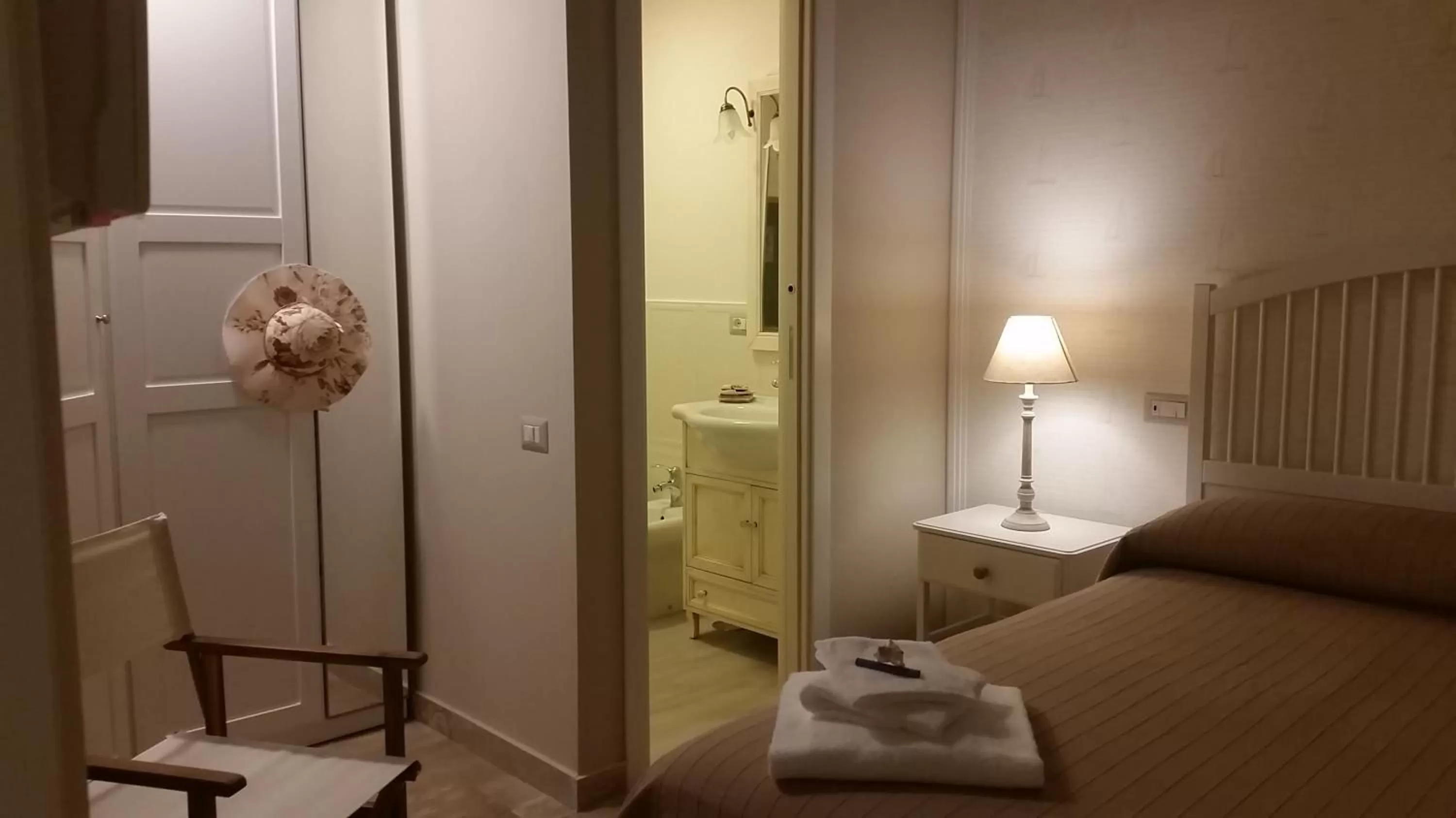 Bathroom, Bed in B&B VelAmare