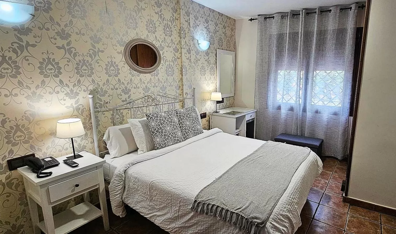 Bedroom, Bed in Hotel Medina de Toledo