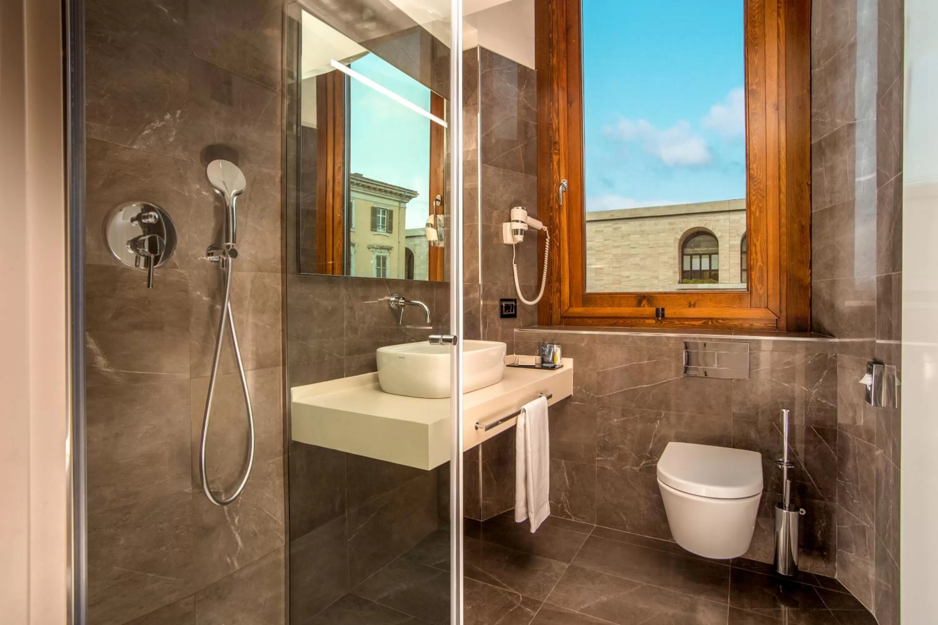 Toilet in Gioberti Art Hotel