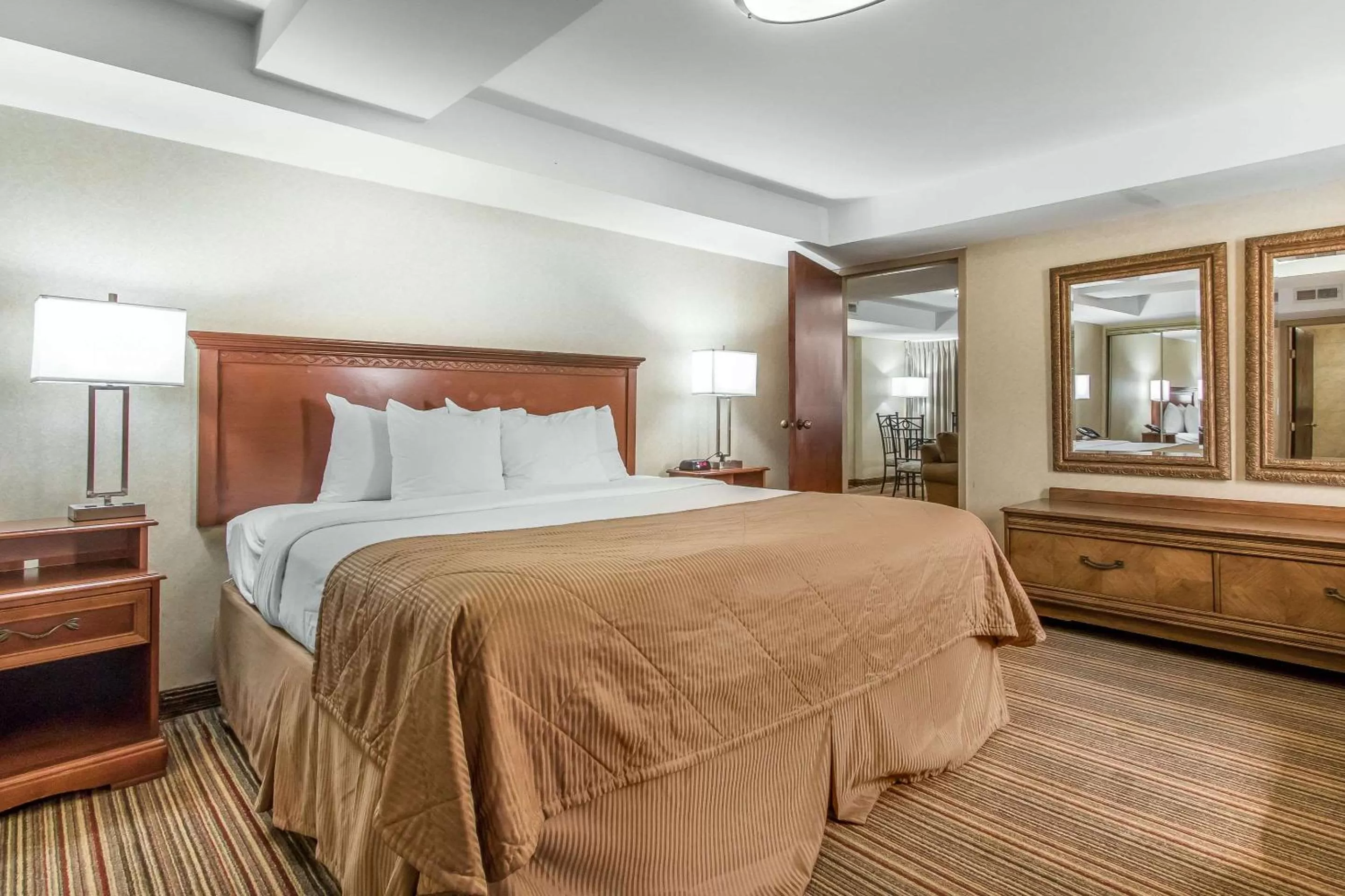 Photo of the whole room in Clarion Hotel Broken Arrow - Tulsa