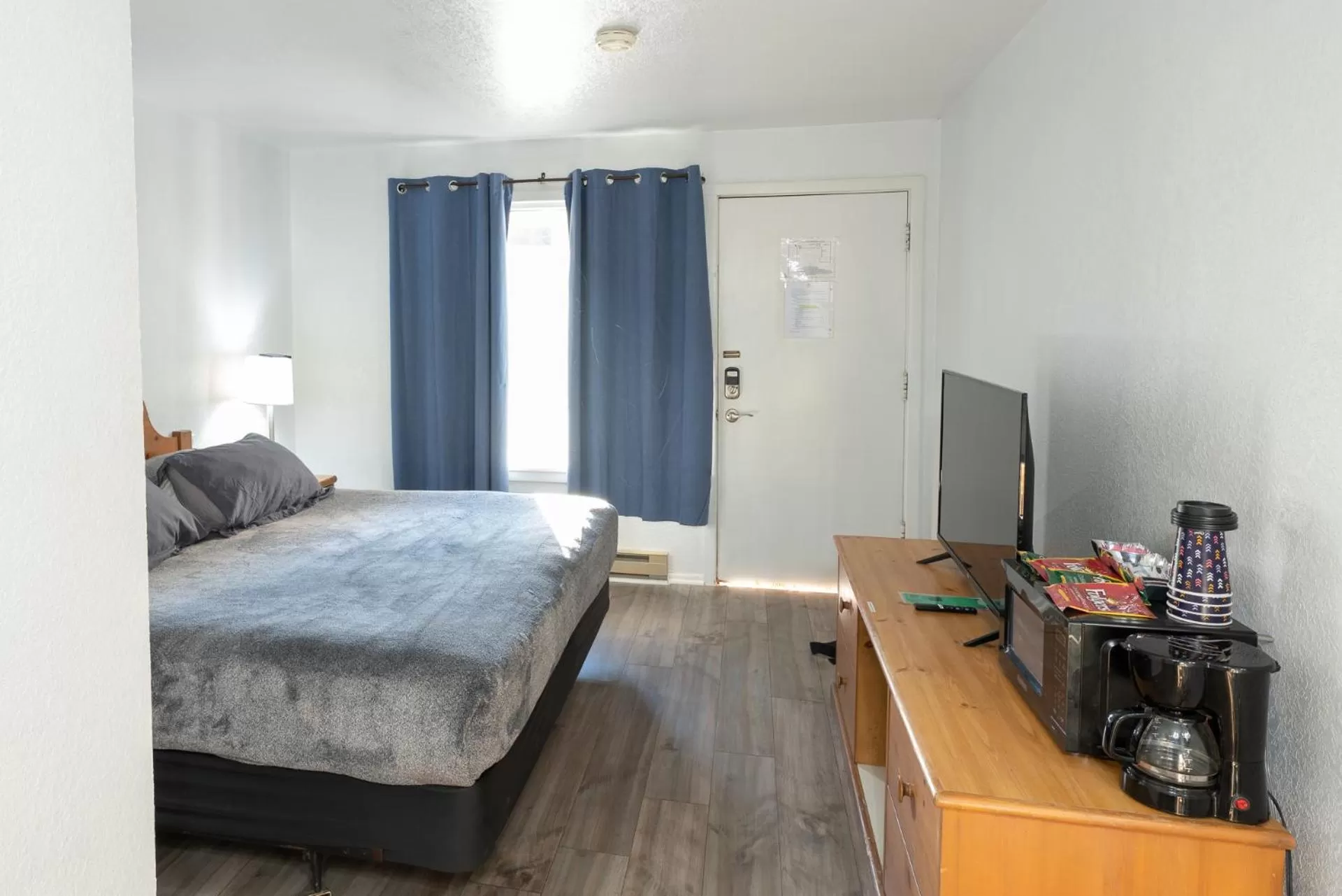 Bedroom, Bed in Siesta Motel Colfax WA