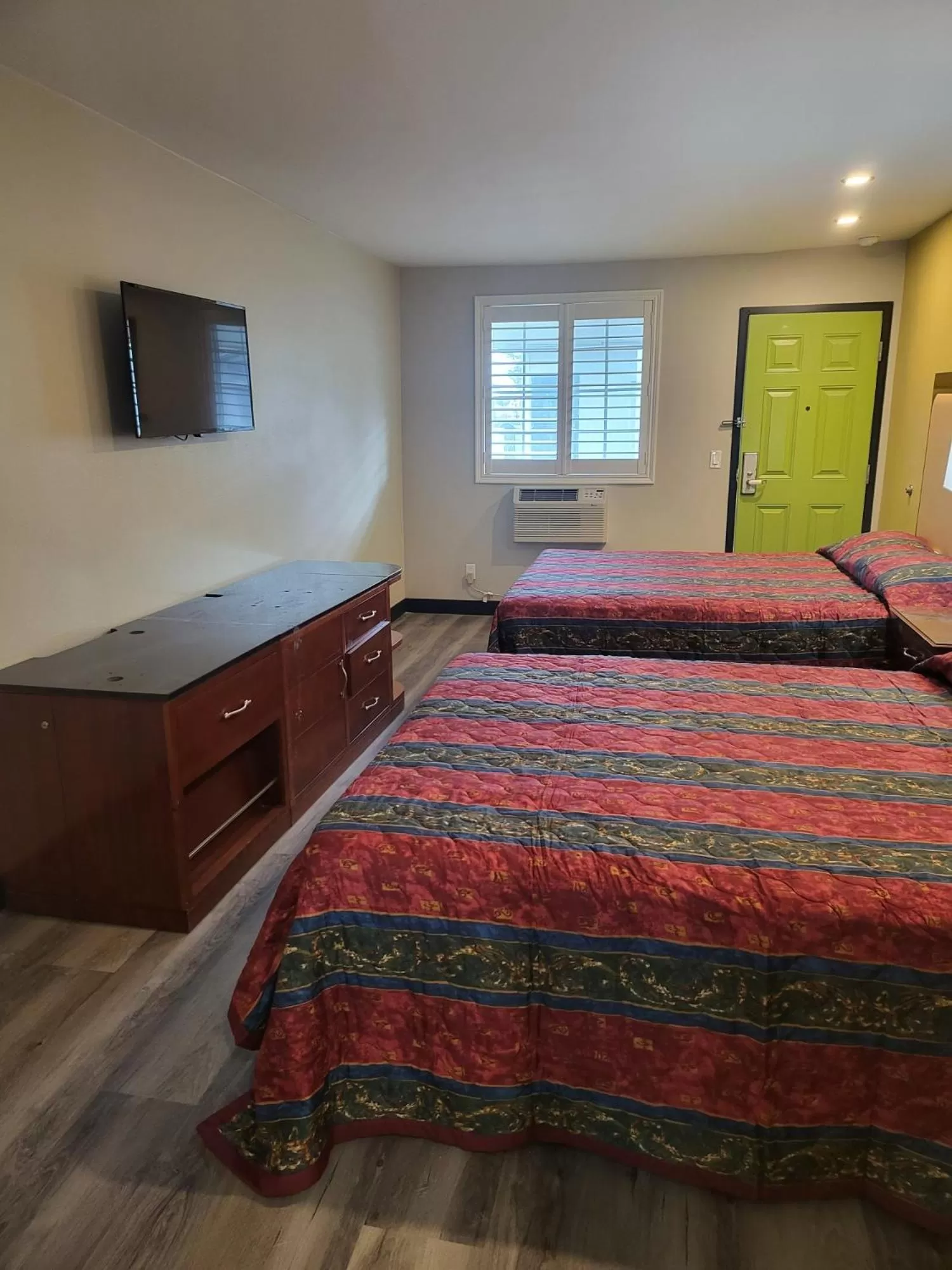 Photo of the whole room in Stadium Inn & Spas