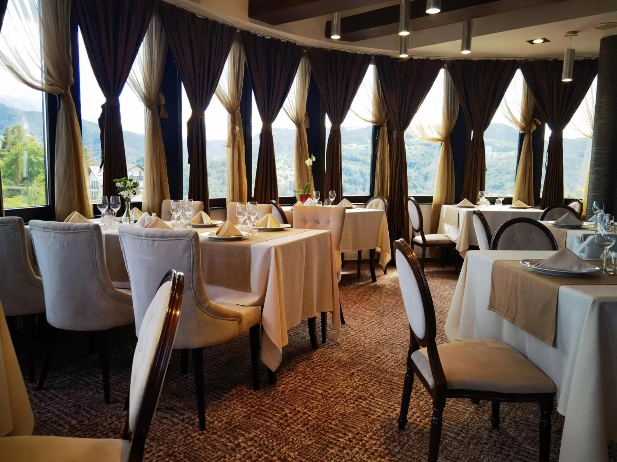 Restaurant/places to eat in Hotel Belvedere