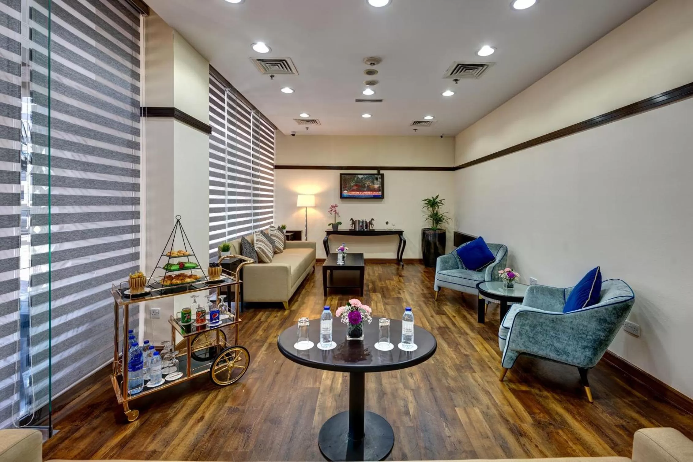 Lounge or bar in Mercure Gold Hotel Jumeirah Dubai by Accor