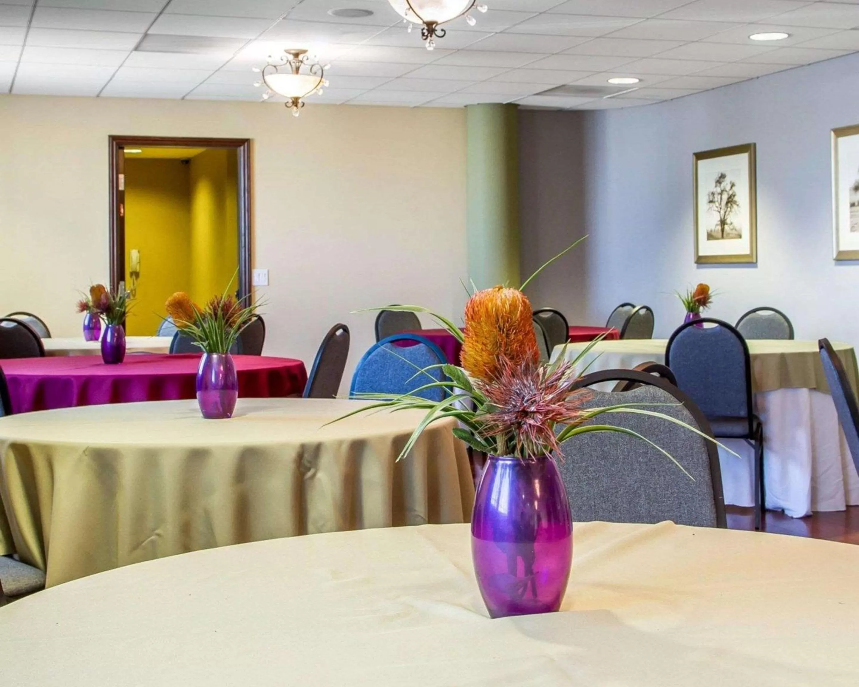 Restaurant/places to eat in Villa Montes Hotel