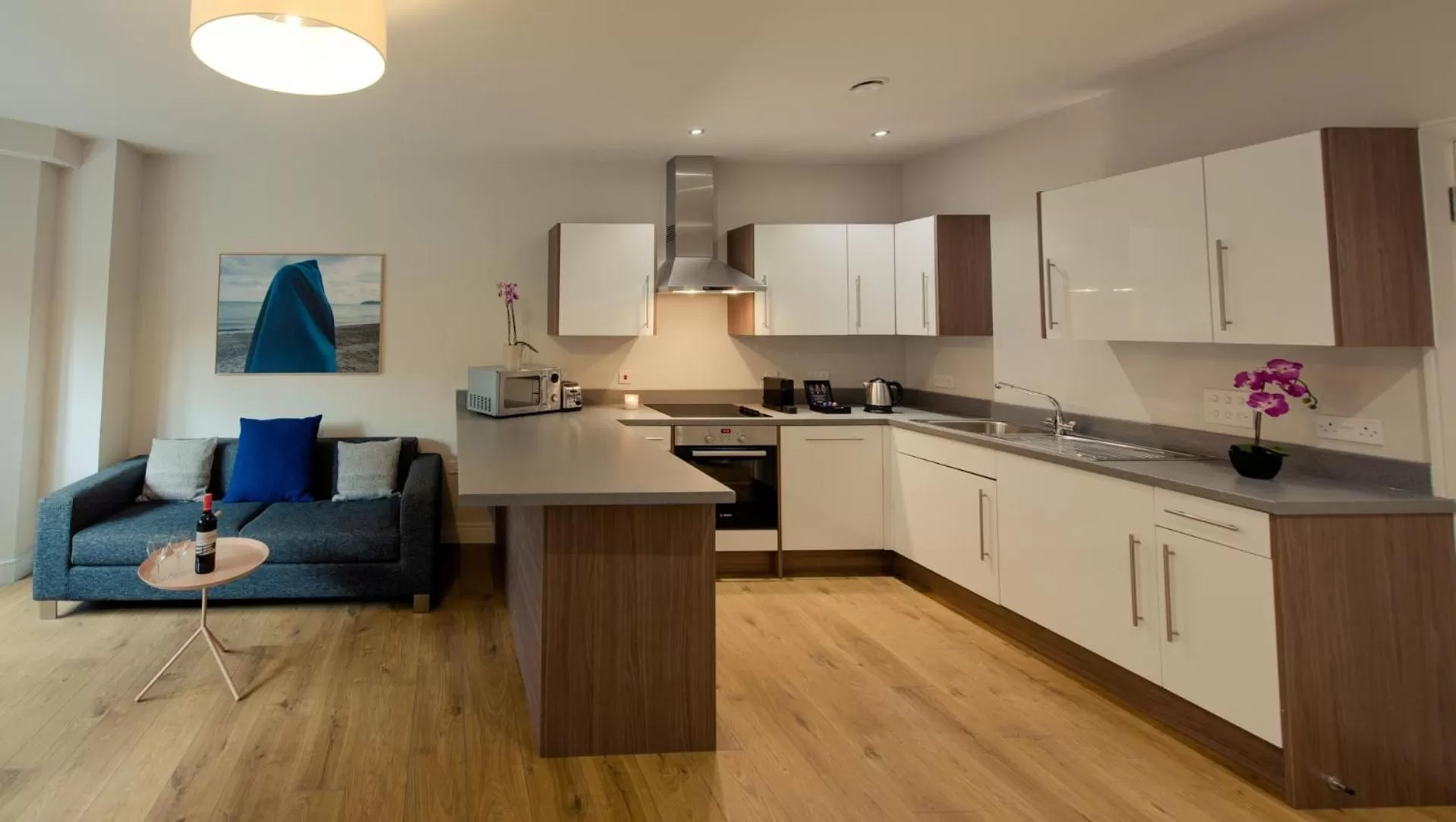 Kitchen or kitchenette in PREMIER SUITES PLUS Glasgow Bath Street
