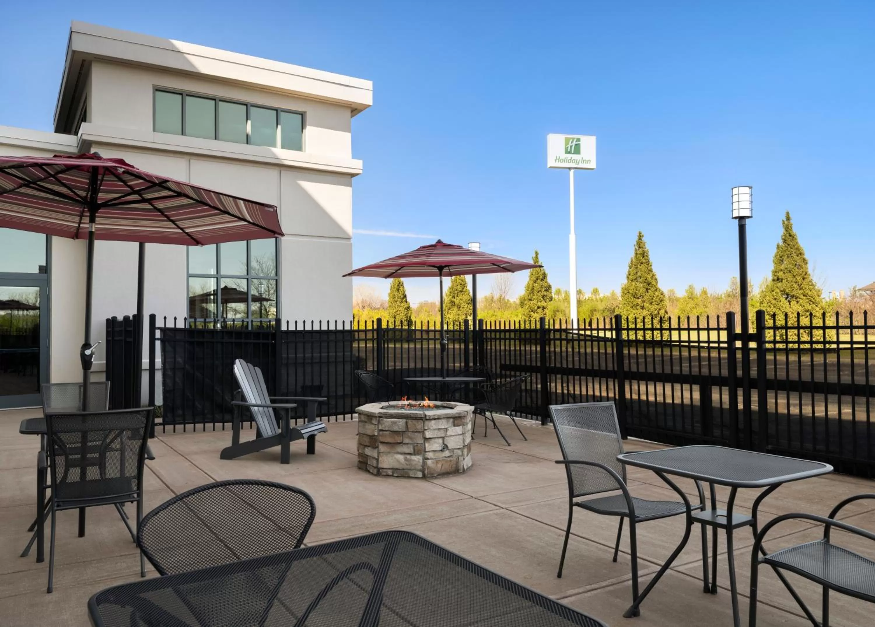 Patio in Holiday Inn - Cincinnati - Liberty Way by IHG