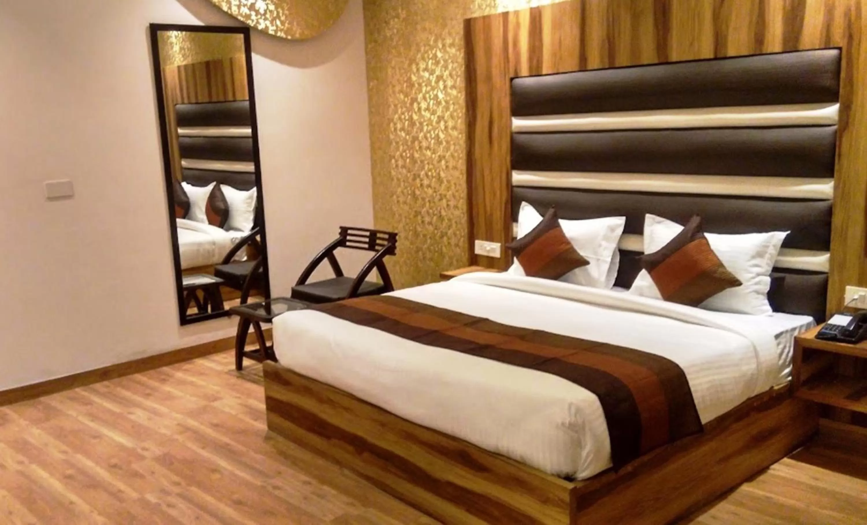 Photo of the whole room, Bed in DIEU Sallow royal suites