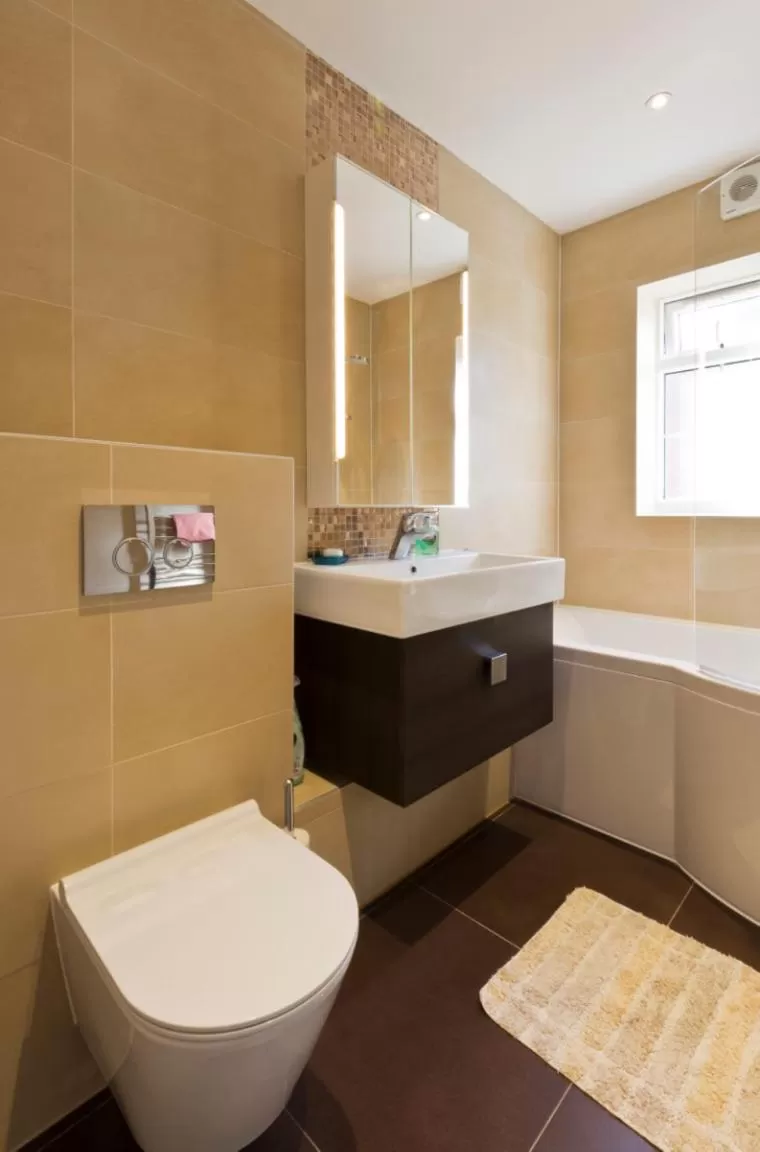 Bathroom in Leafy Suburban Bed and Breakfast