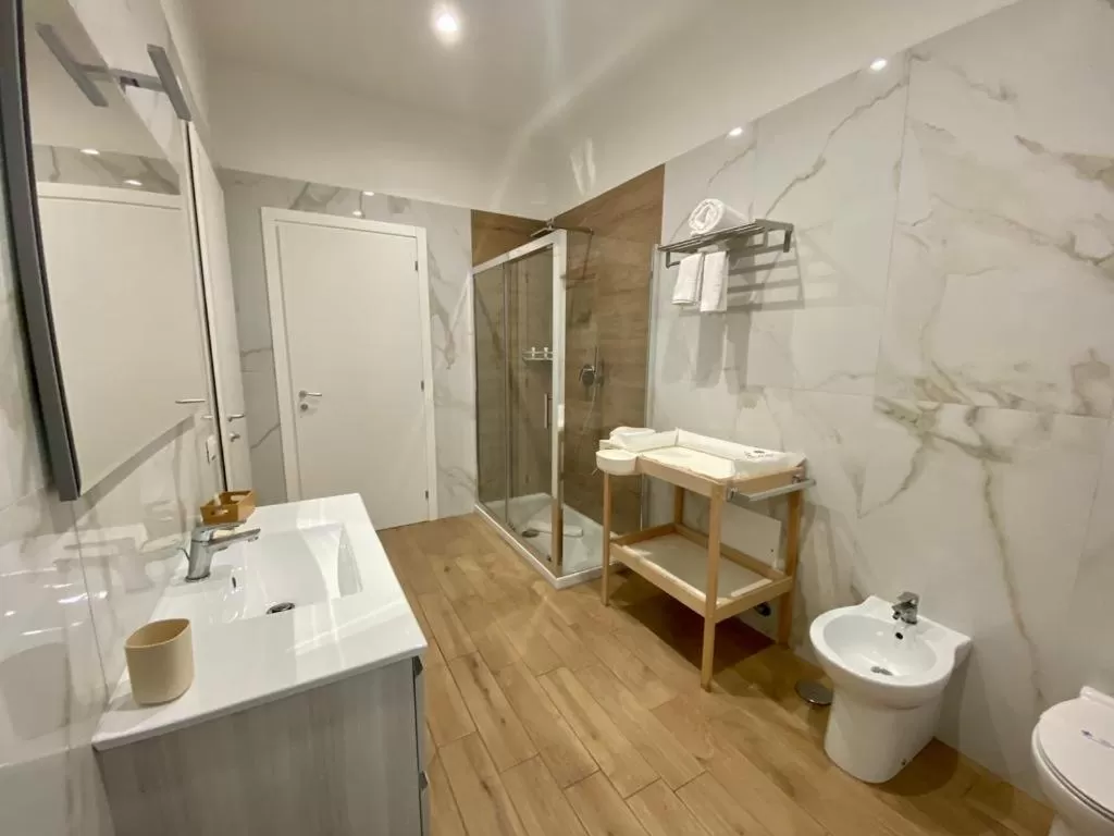 Shower in Villa Manto Bed and Breakfast - Torre Annunziata Pompei