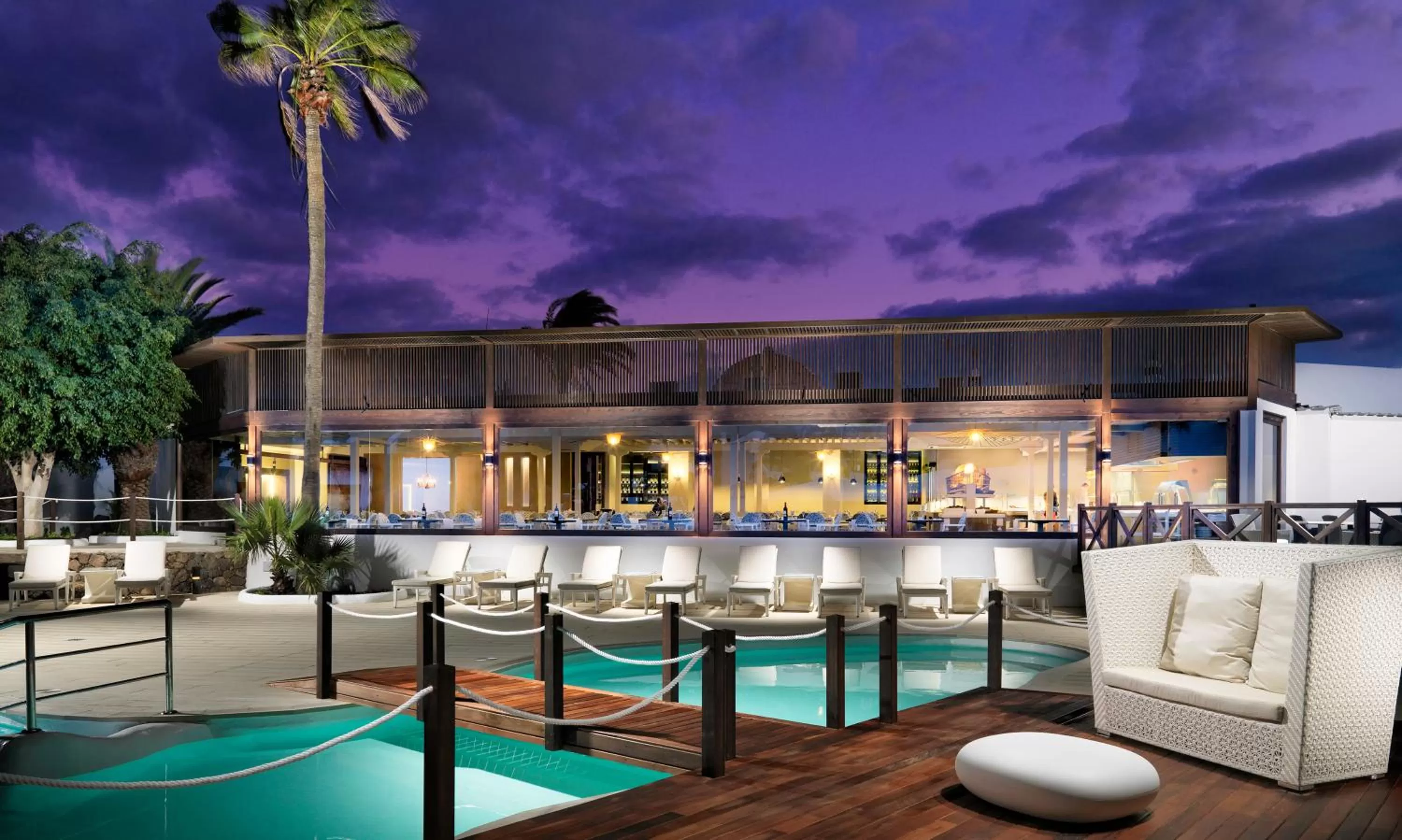 Swimming pool in Boutique Hotel H10 White Suites - Adults Only