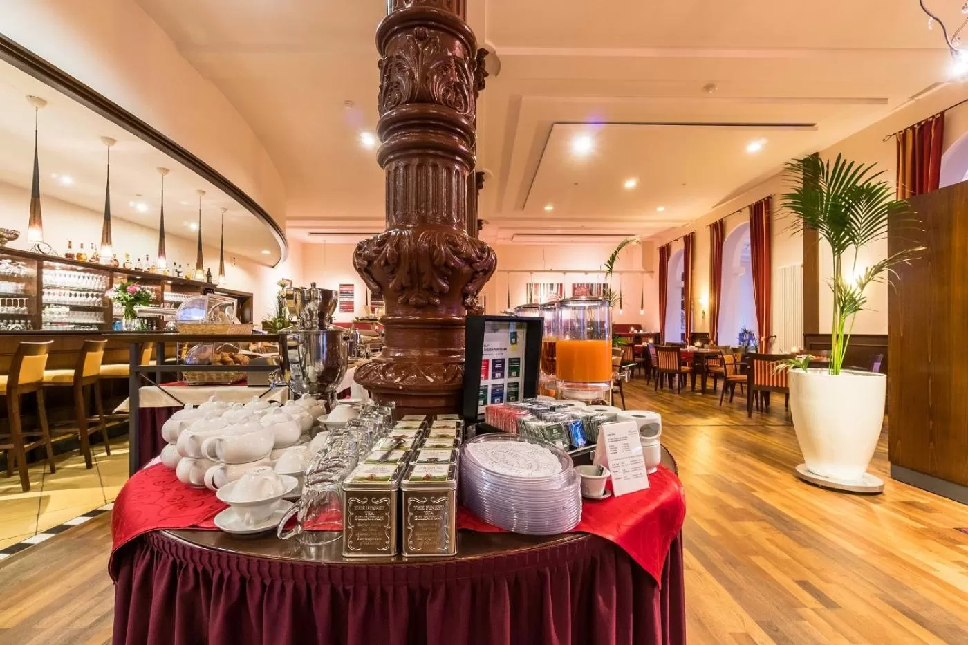 Buffet breakfast, Restaurant/Places to Eat in Strandhotel Hohenzollern
