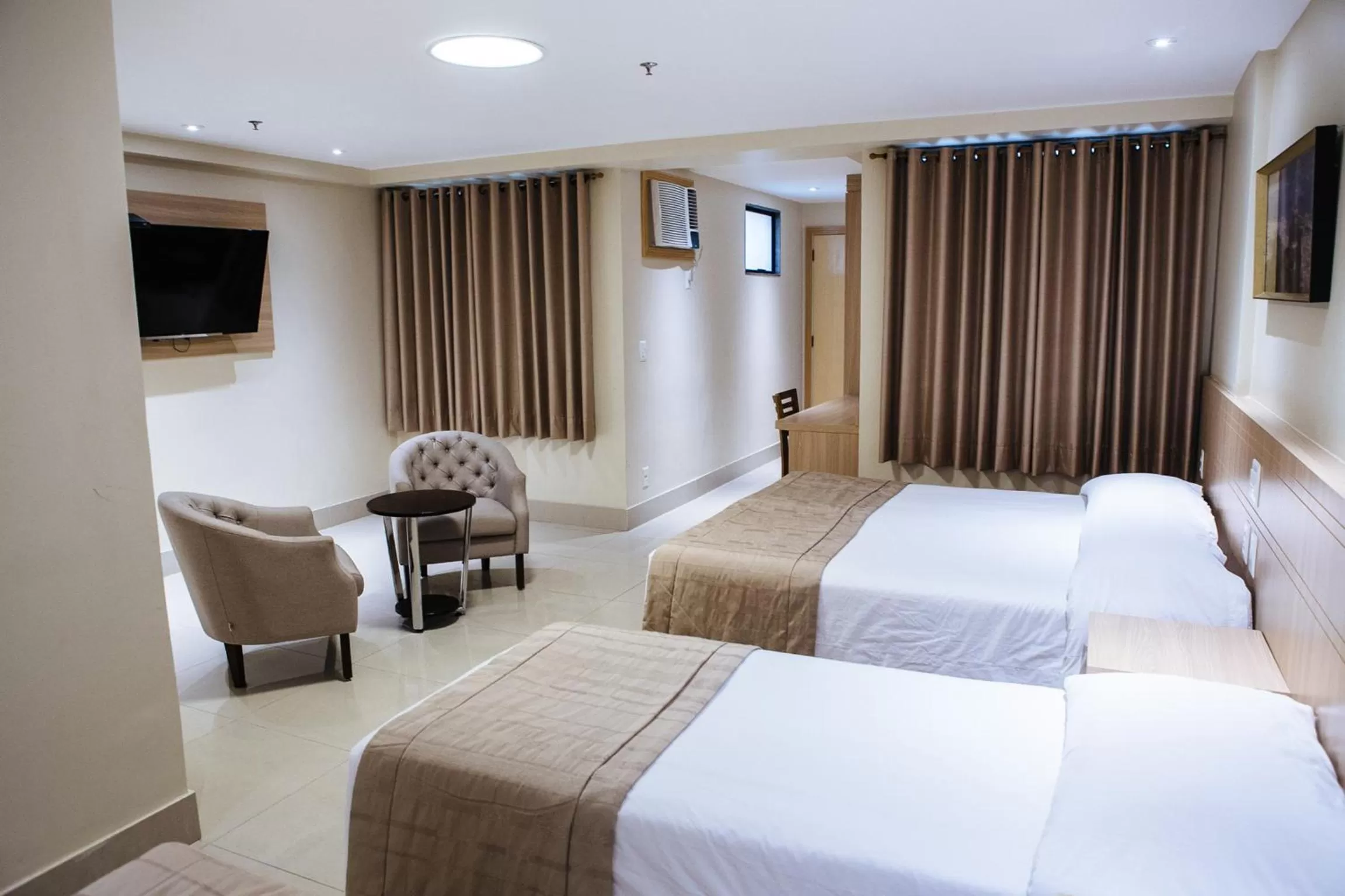 Photo of the whole room, Bed in Elegance Praia Hotel