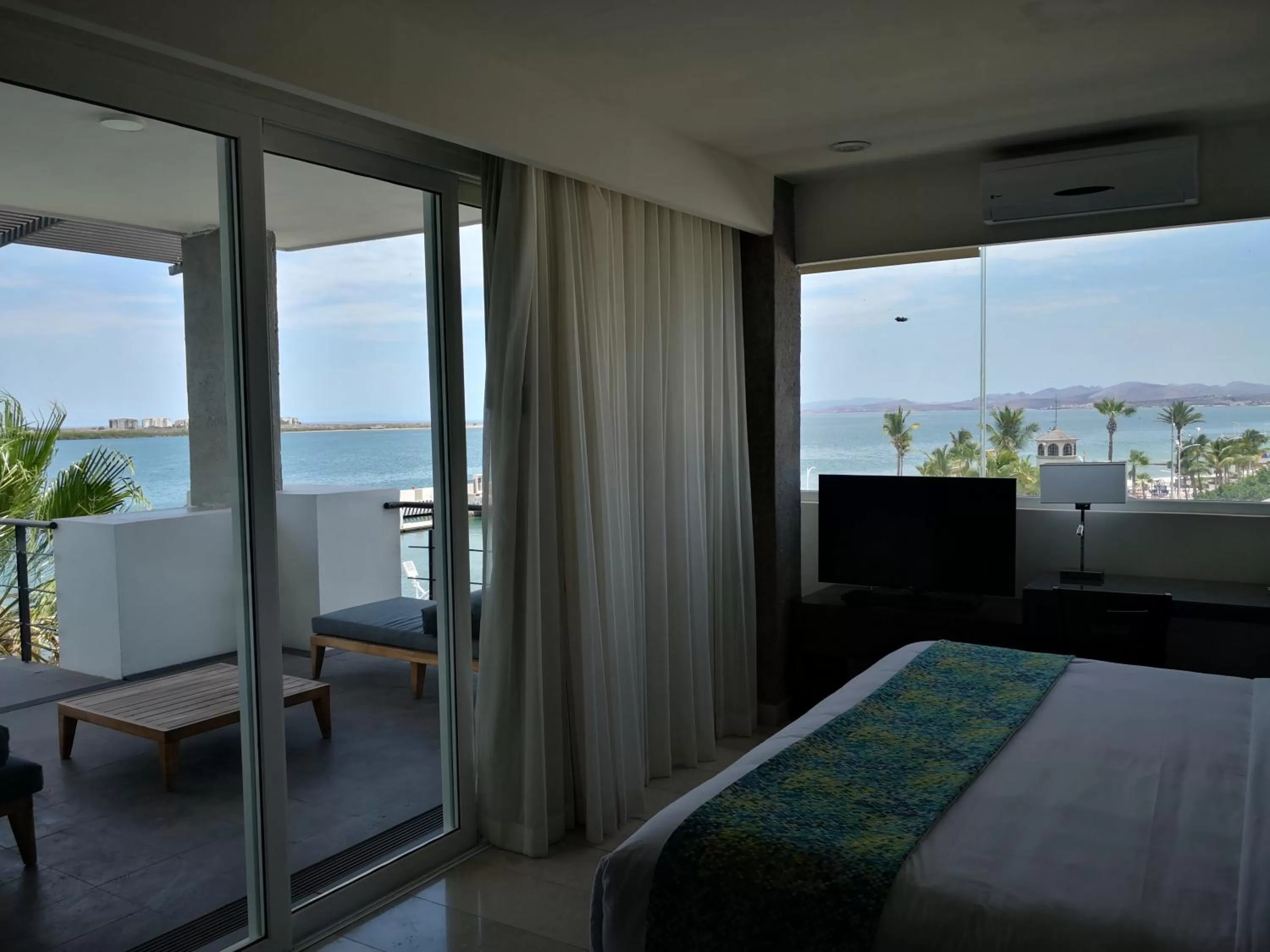 Sea view, Bed in Seven Crown La Paz Malecon