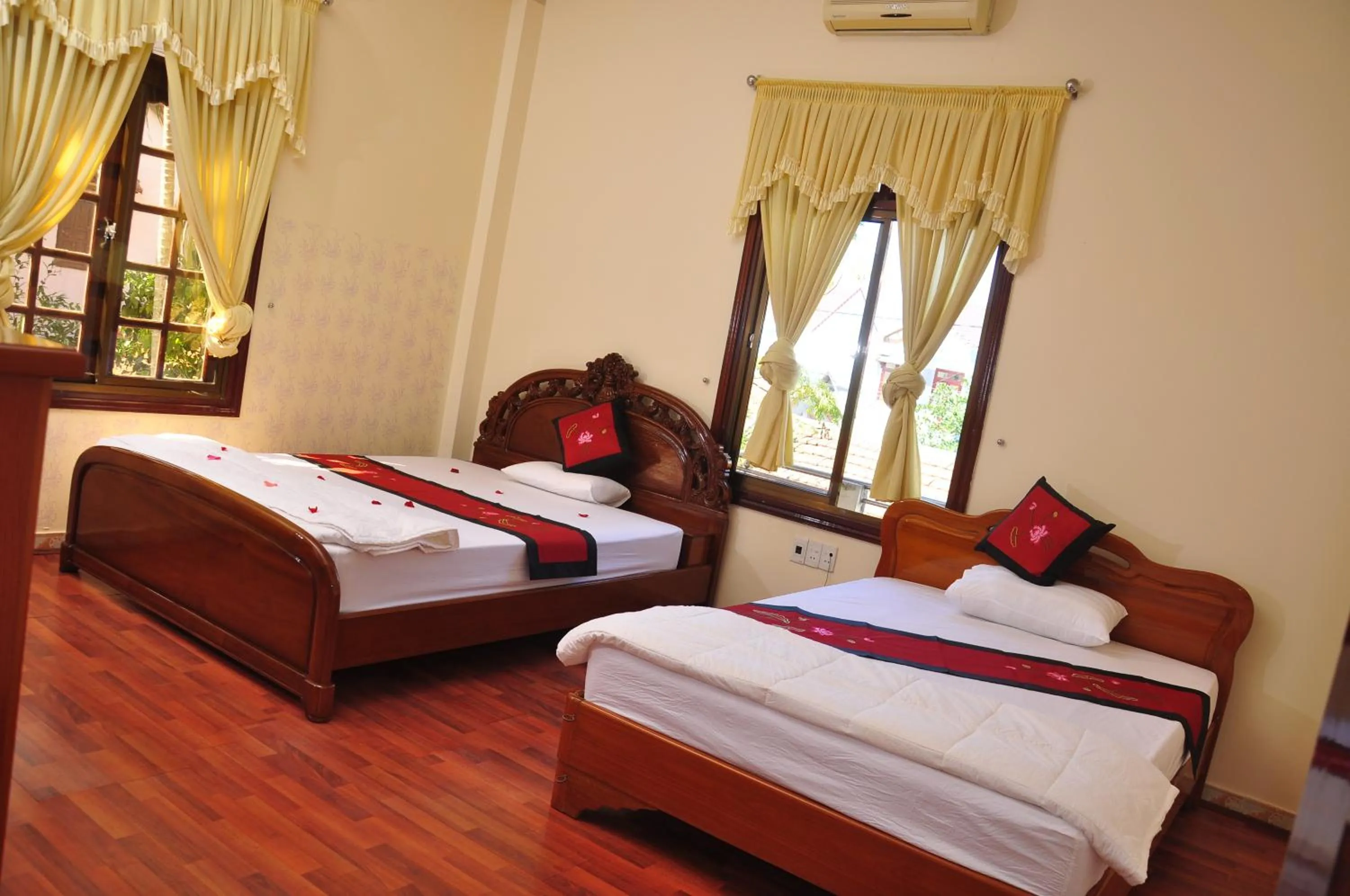 Photo of the whole room, Bed in Mango Garden Hoi An Homestay