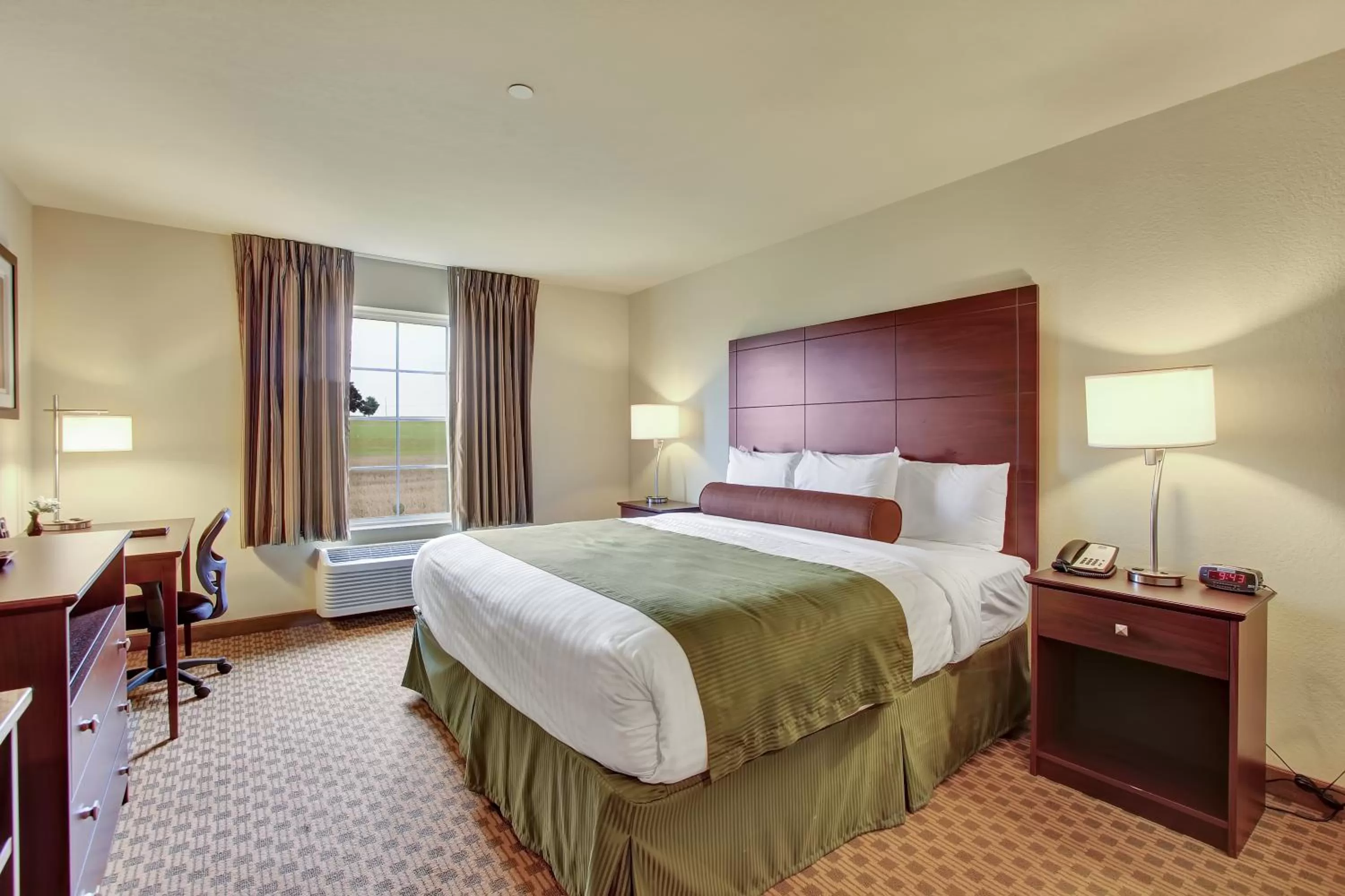 Bed in Cobblestone Hotel & Suites - Waynesboro