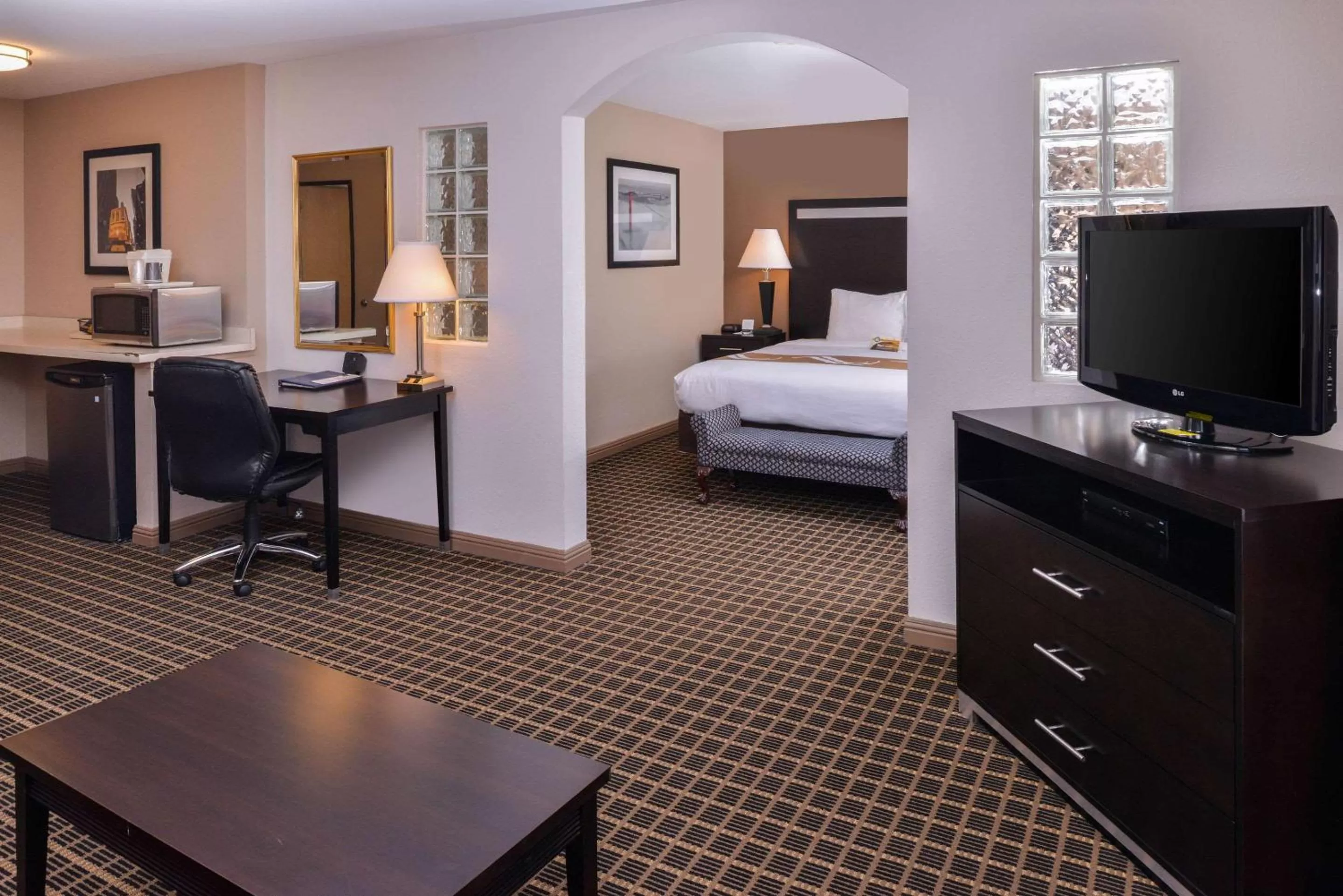 Photo of the whole room, Bed in Hotel Nova SFO