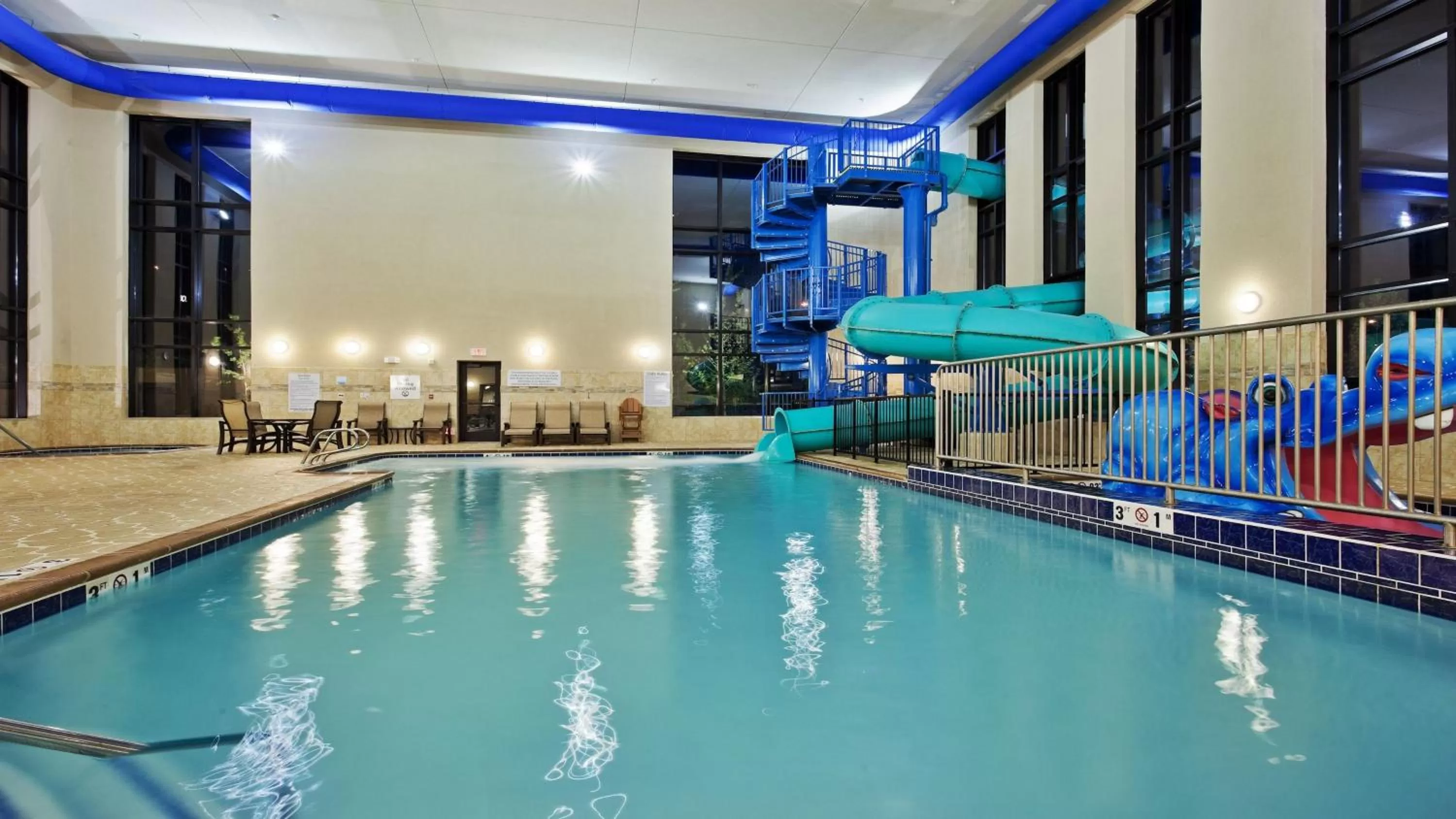 Swimming pool in Holiday Inn Express and Suites Great Falls by IHG
