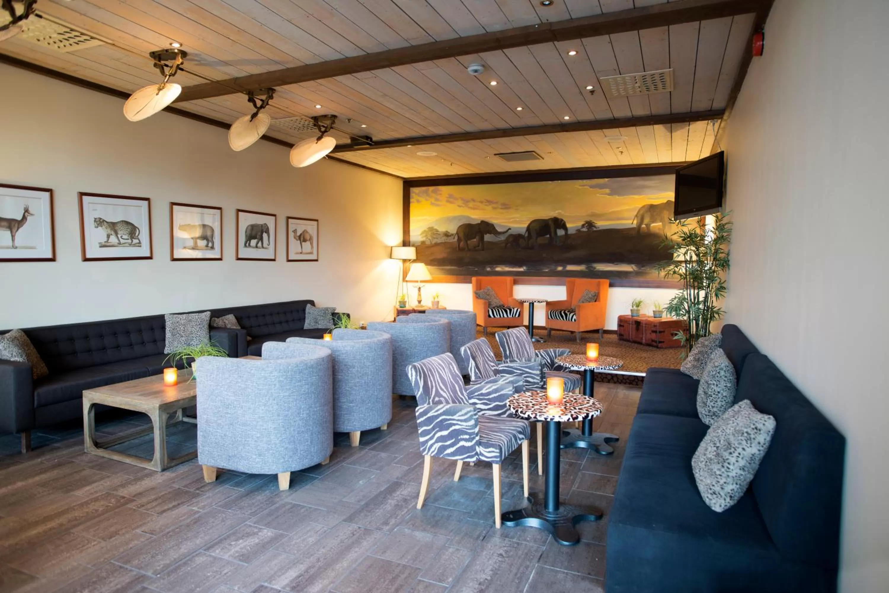 Lounge or bar in Dyreparken Safarihotell