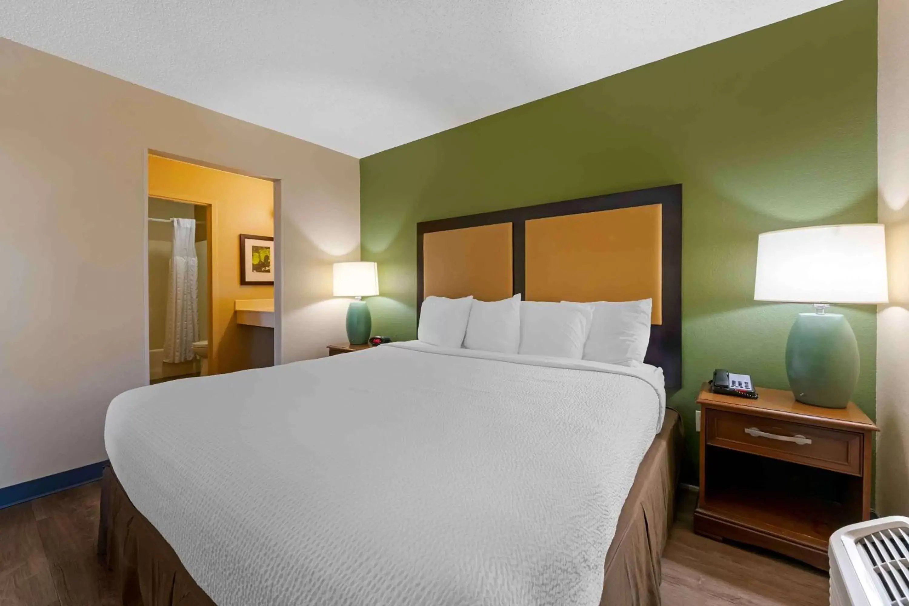Deluxe Studio with 1 King Bed - Non-Smoking in Extended Stay America Suites - Orlando - Convention Center - 6443 Westwood Deluxe Studio with 1 King Bed - Non-Smoking in Extended Stay America Suites - Orlando - Convention Center - 6443 Westwood