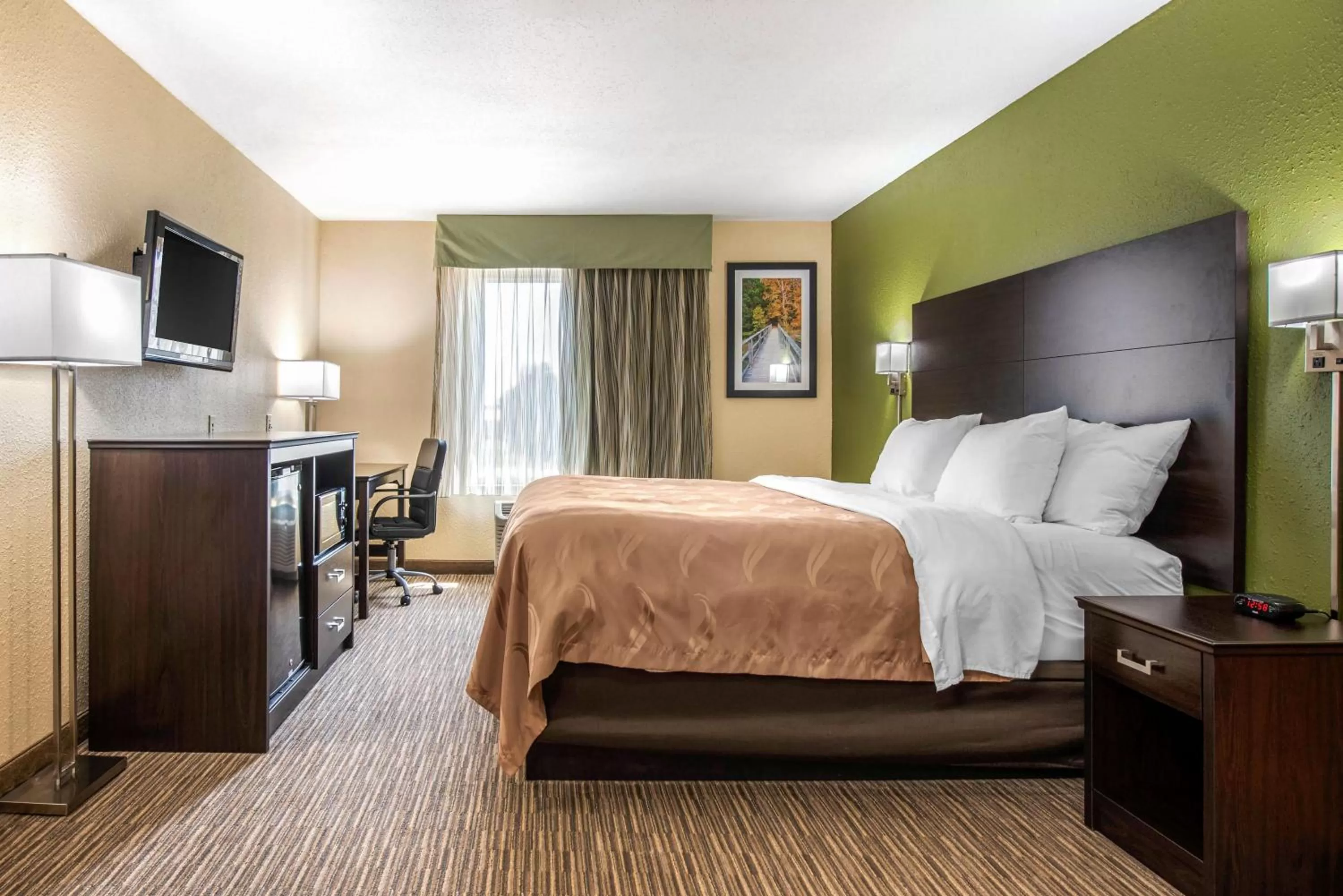 Bedroom, Bed in Quality Inn & Suites Brandenburg - Fort Knox