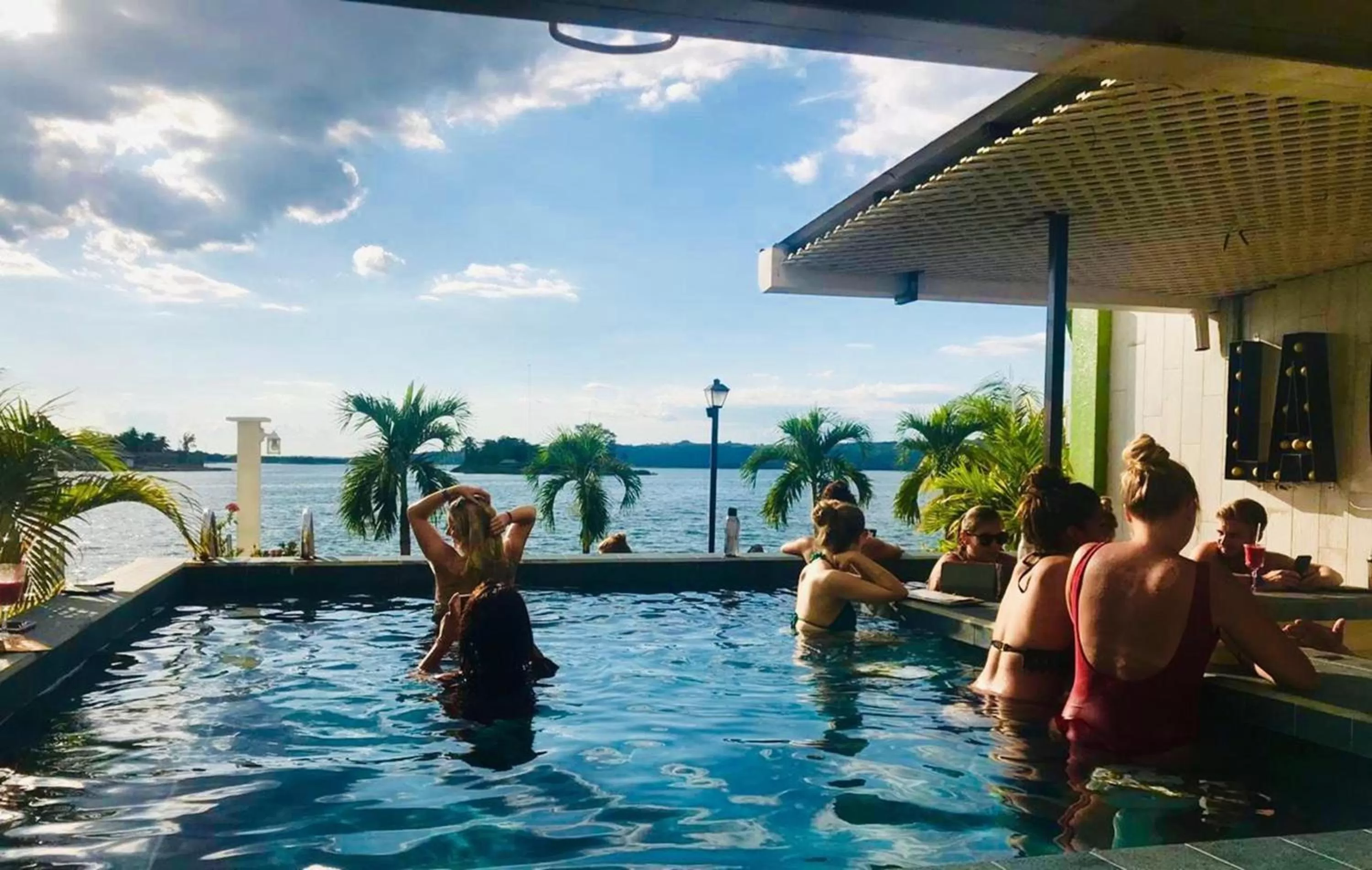 Swimming pool in Hotel Peten