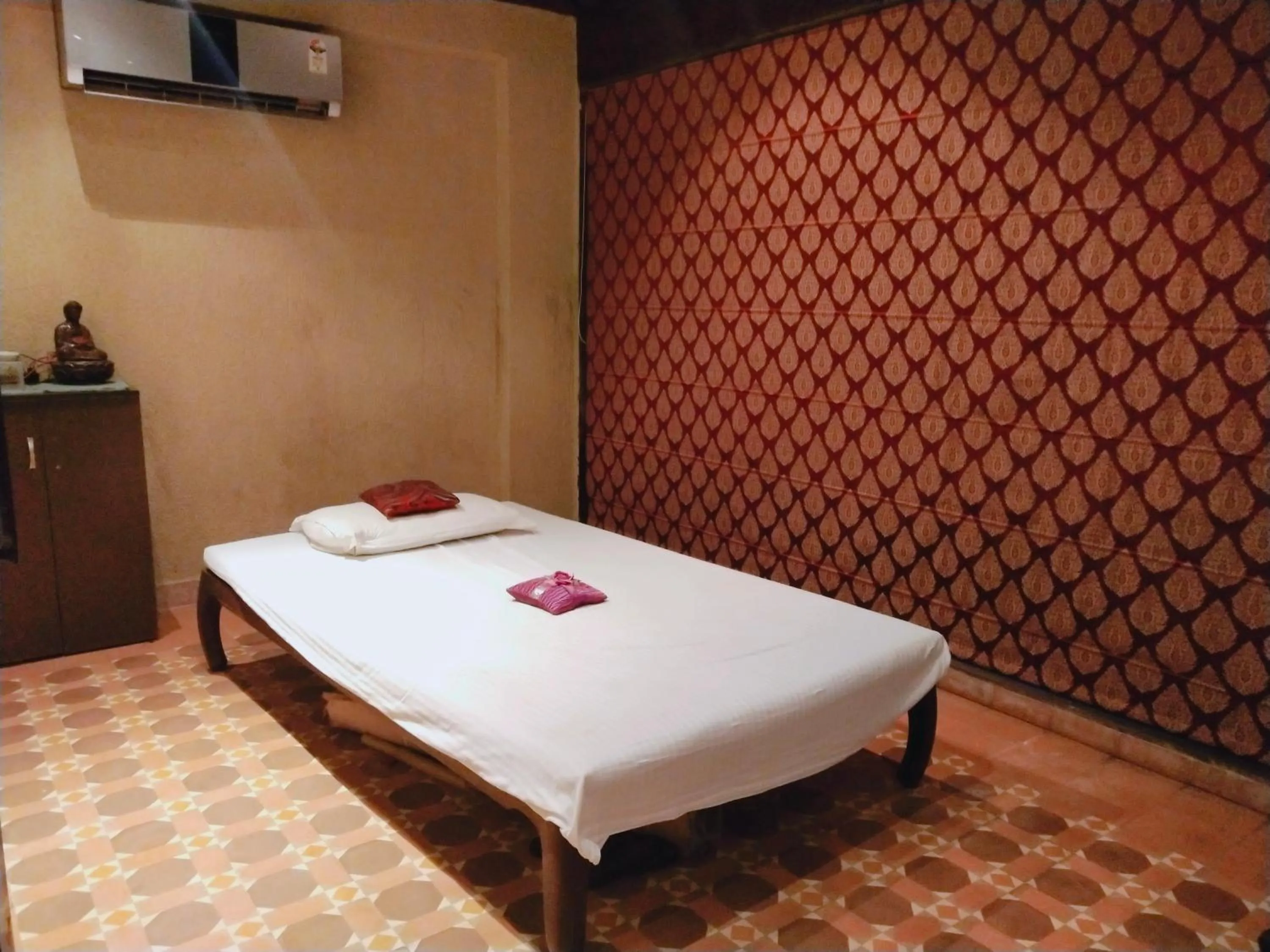 Spa and wellness centre/facilities, Bed in Regenta MPG Club Mahabaleshwar