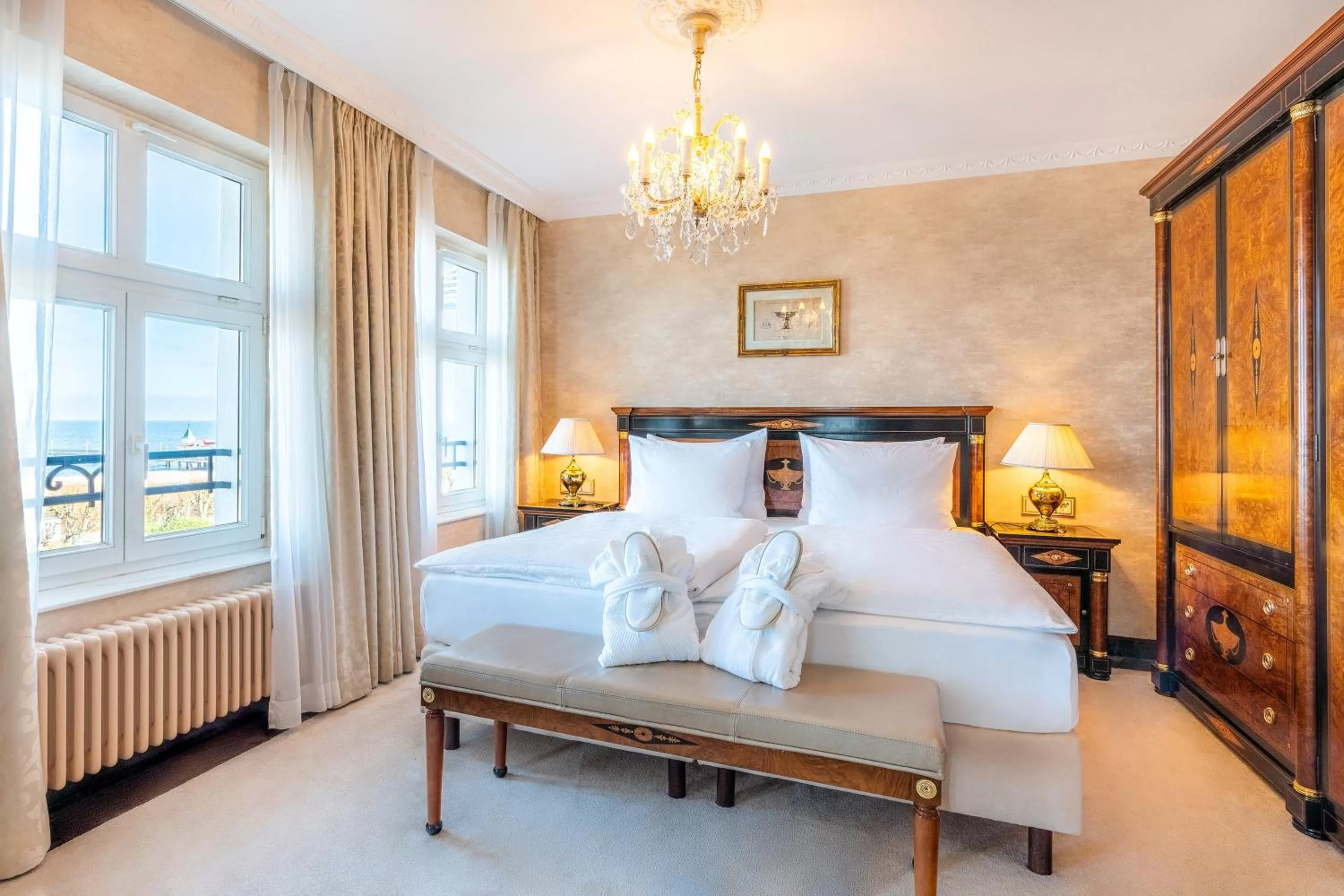 Bed in SEETELHOTEL Ahlbecker Hof das elegante Traditionshotel & ruhiger Rückzugsort an der Ostsee