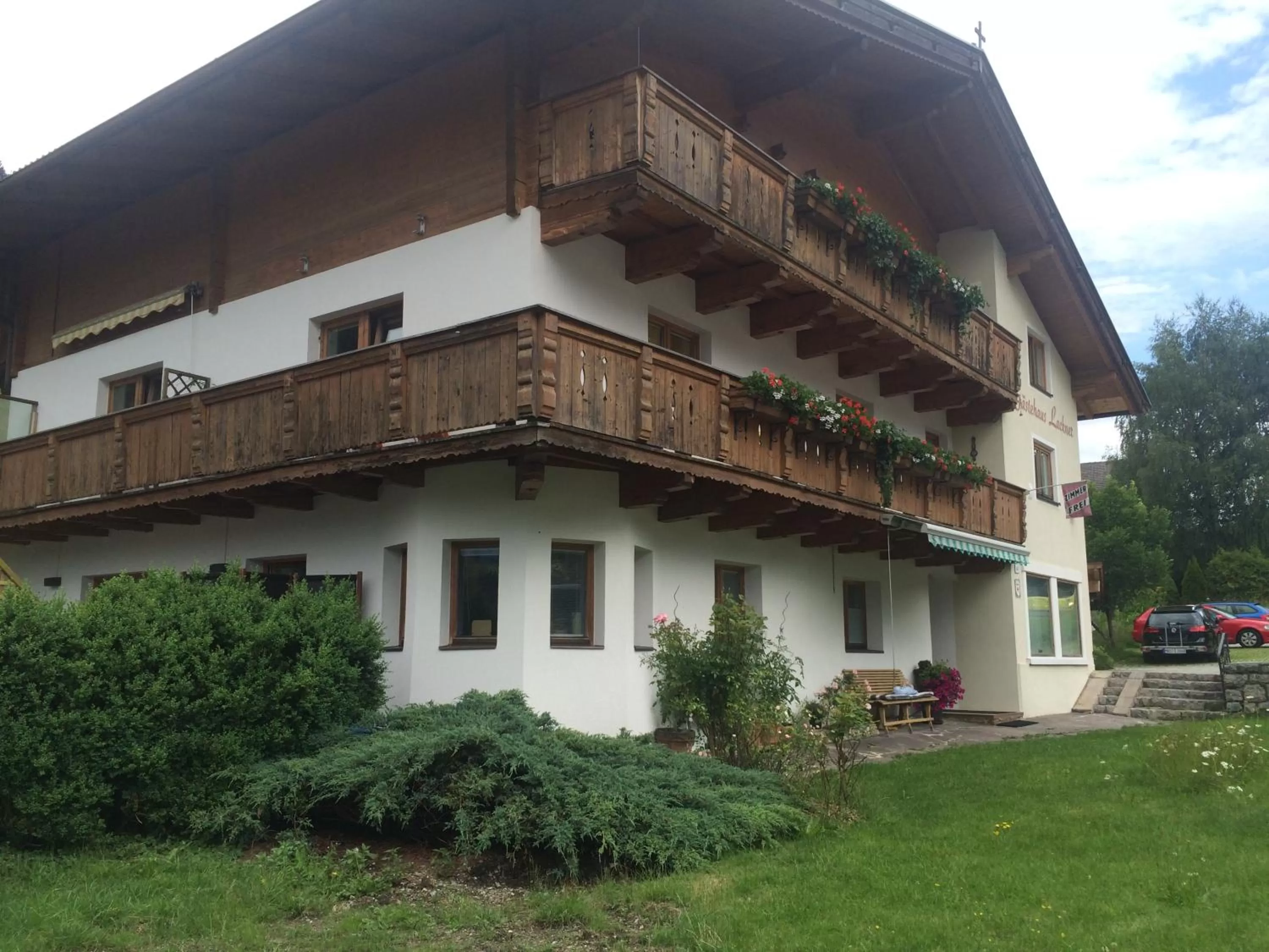 Garden view in Gästehaus Lackner