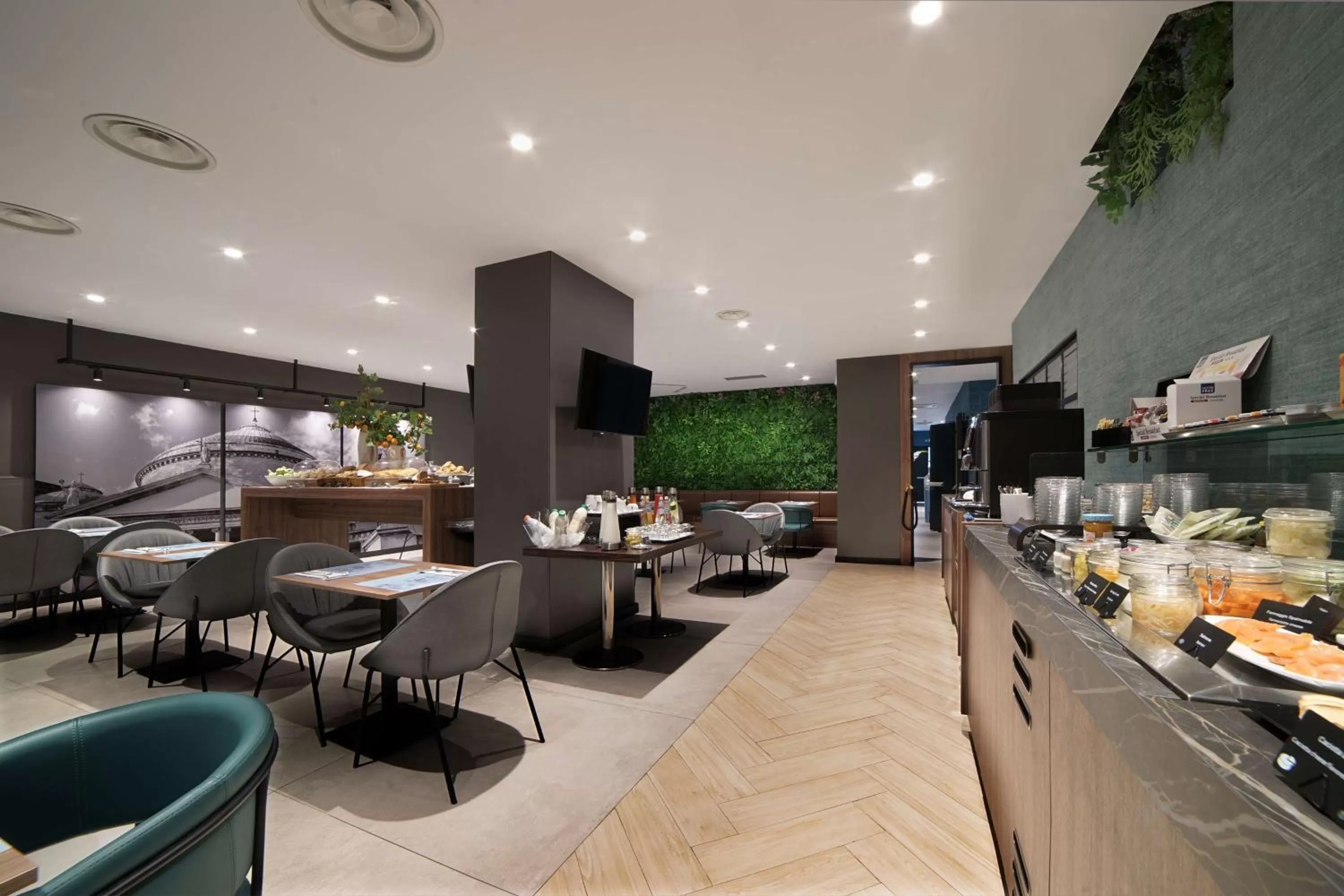 Breakfast in Radisson Hotel Nola Naples