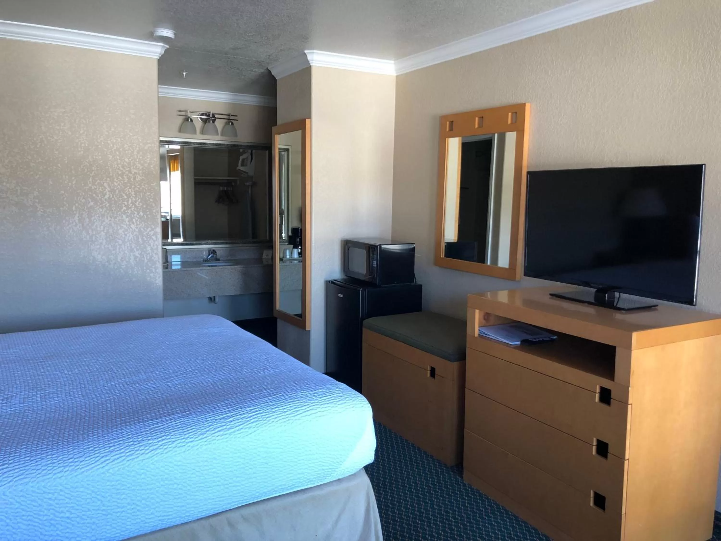 Bed in Lake Point Lodge