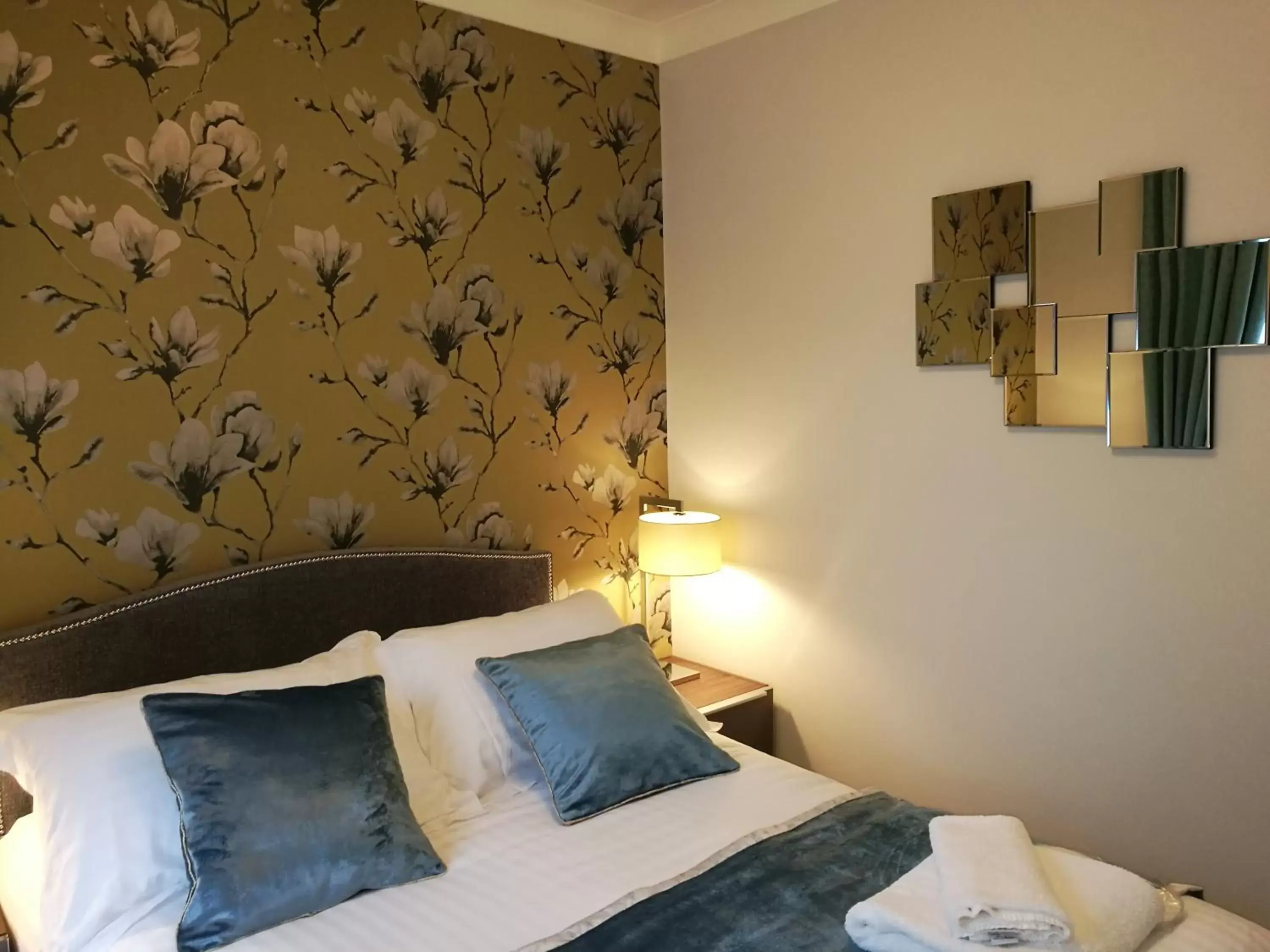 Suite in The Devon Court Suite in The Devon Court