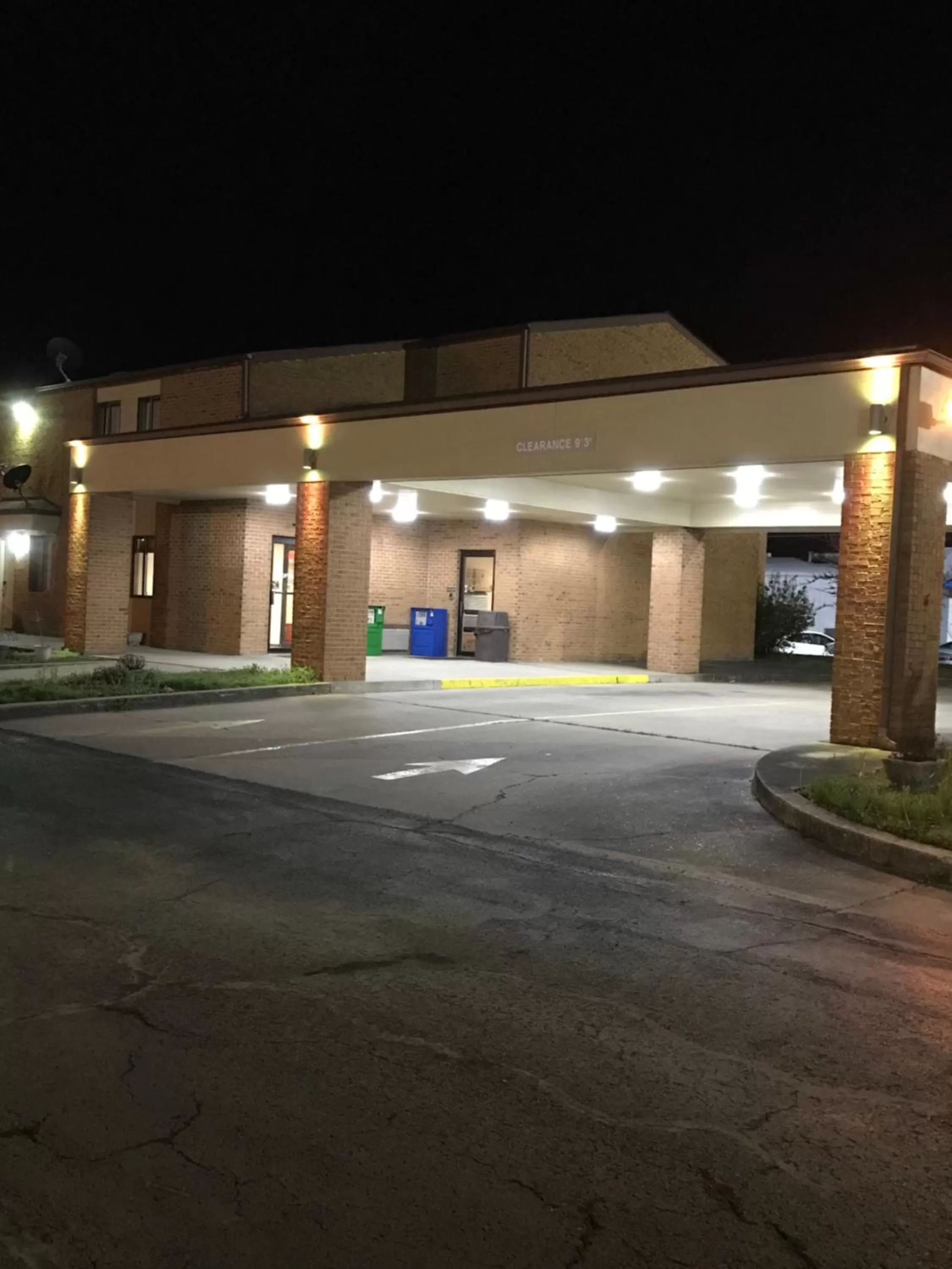 Property building in Dexter Inn