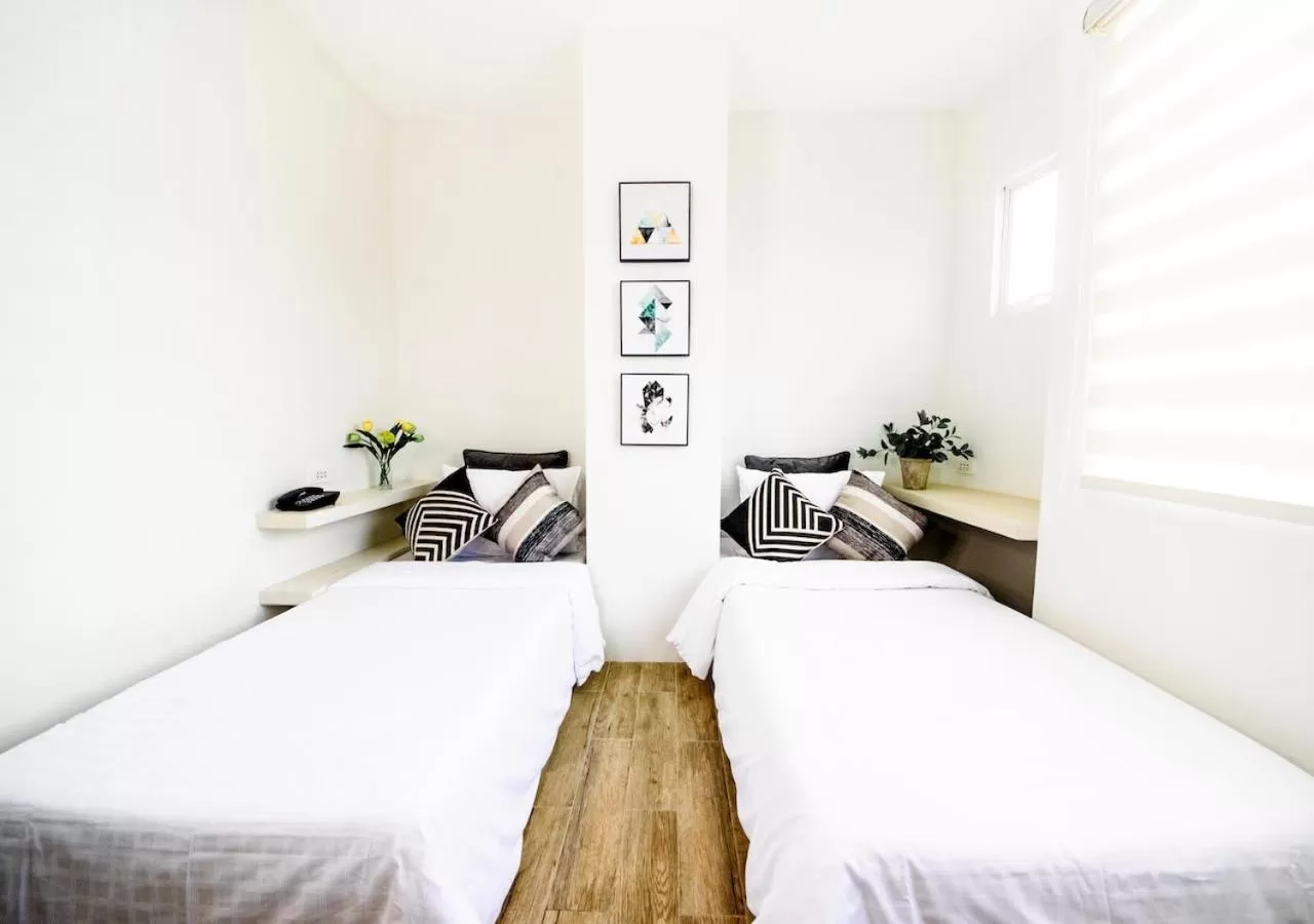 Bedroom, Bed in 1075 Dormitel