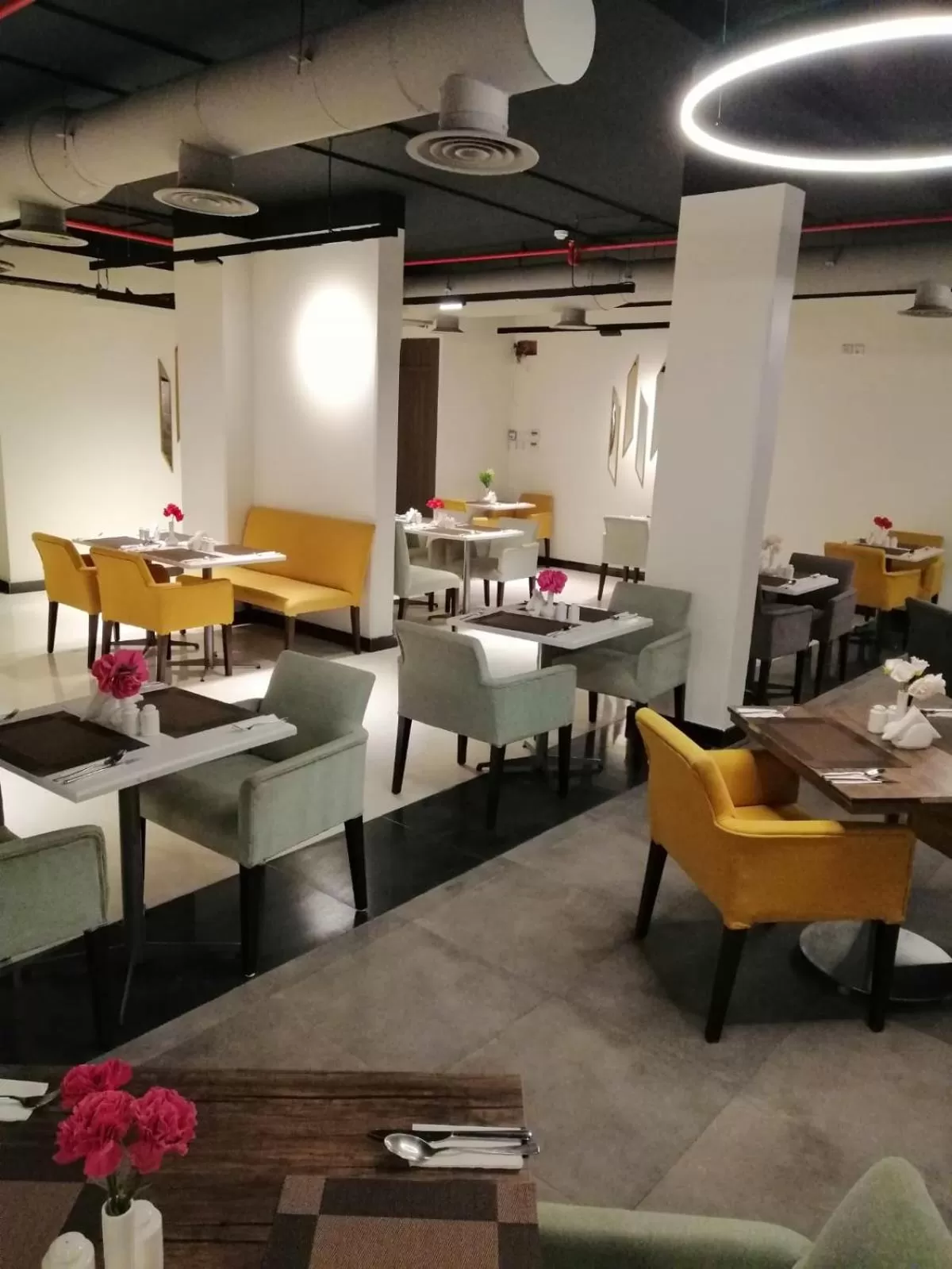 Restaurant/places to eat in Aquila Al Hamra Hotel