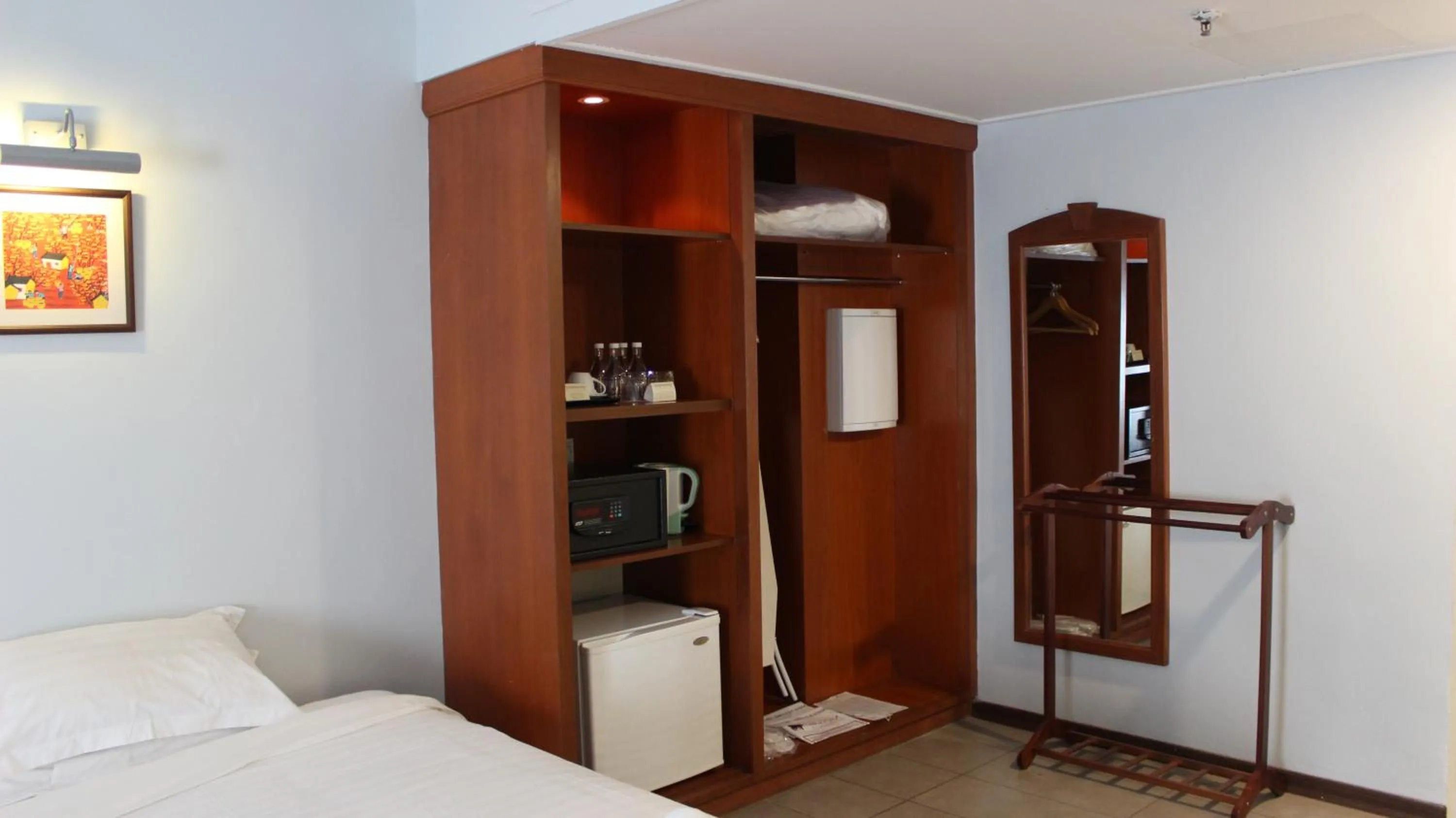 wardrobe, Bed in Hotel Maluri