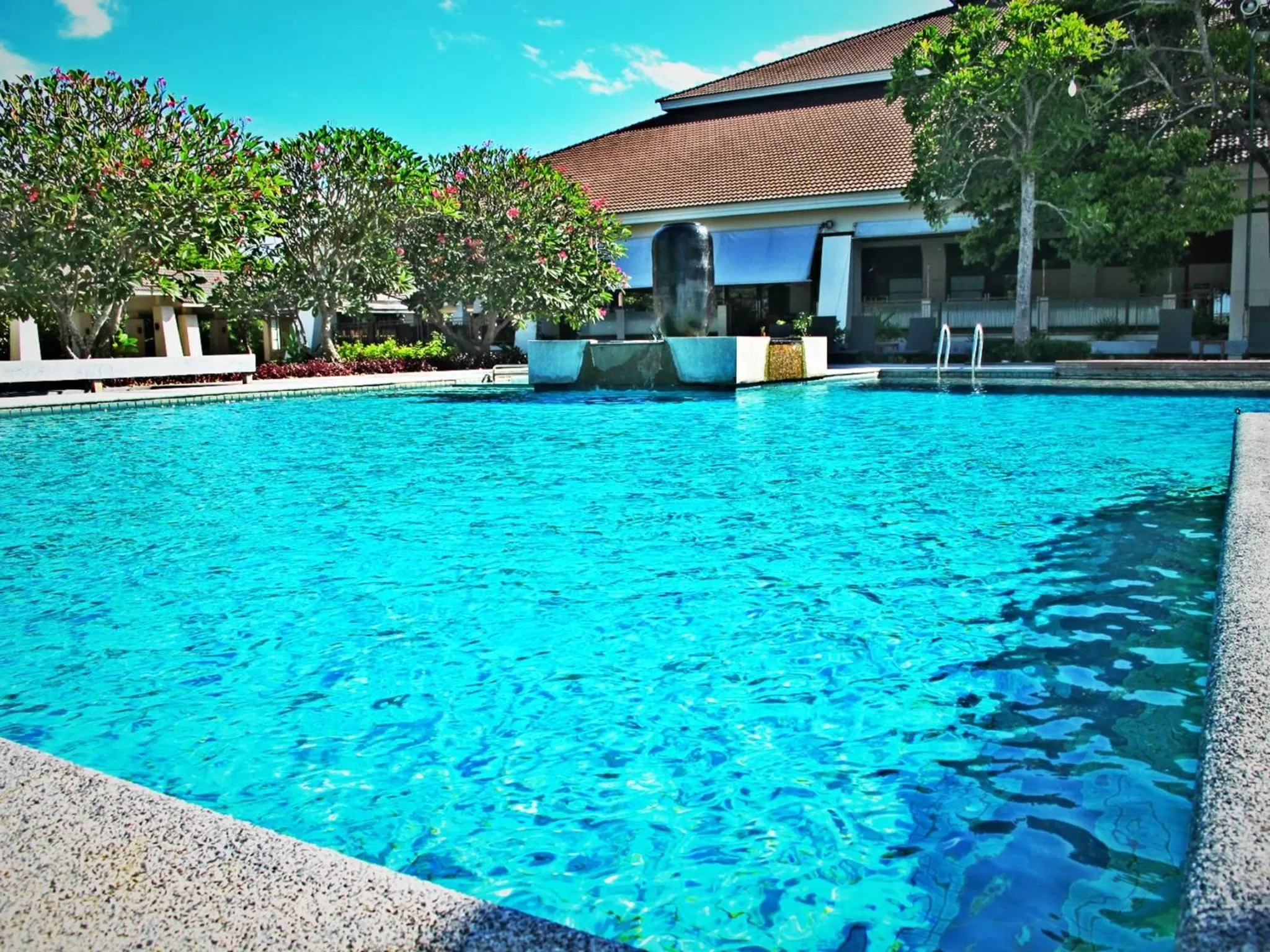 Swimming pool in The Nouveau Chumphon Beach Resort And Golf