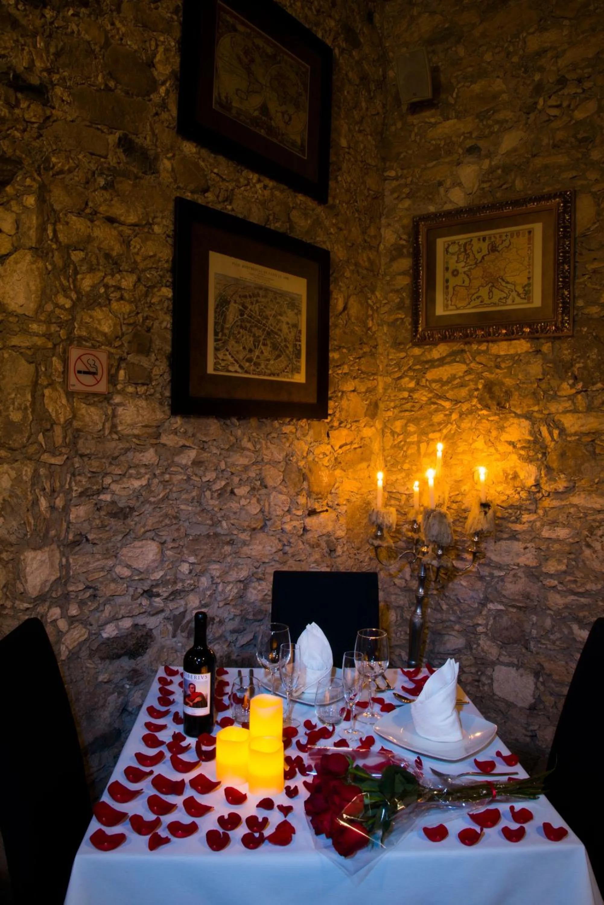 Restaurant/places to eat in Casa Mateo Hotel Boutique