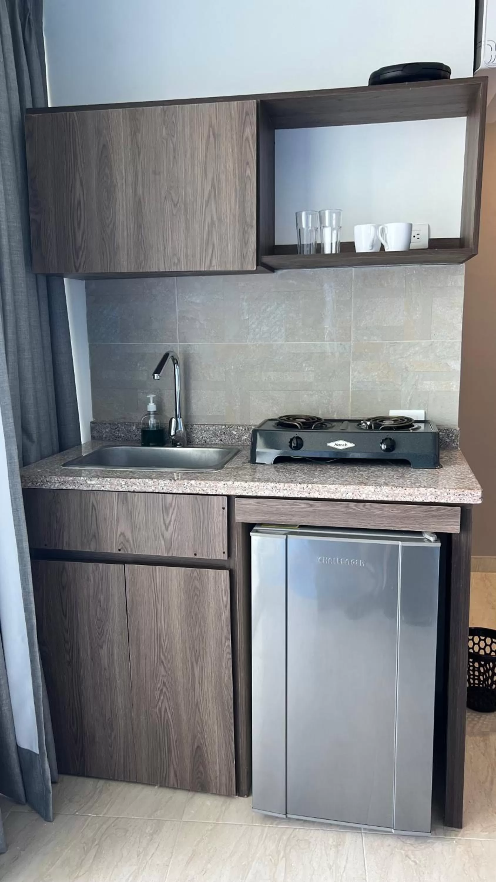 Kitchen/Kitchenette in Bahia 79 Apartasuites Cerca al Centro