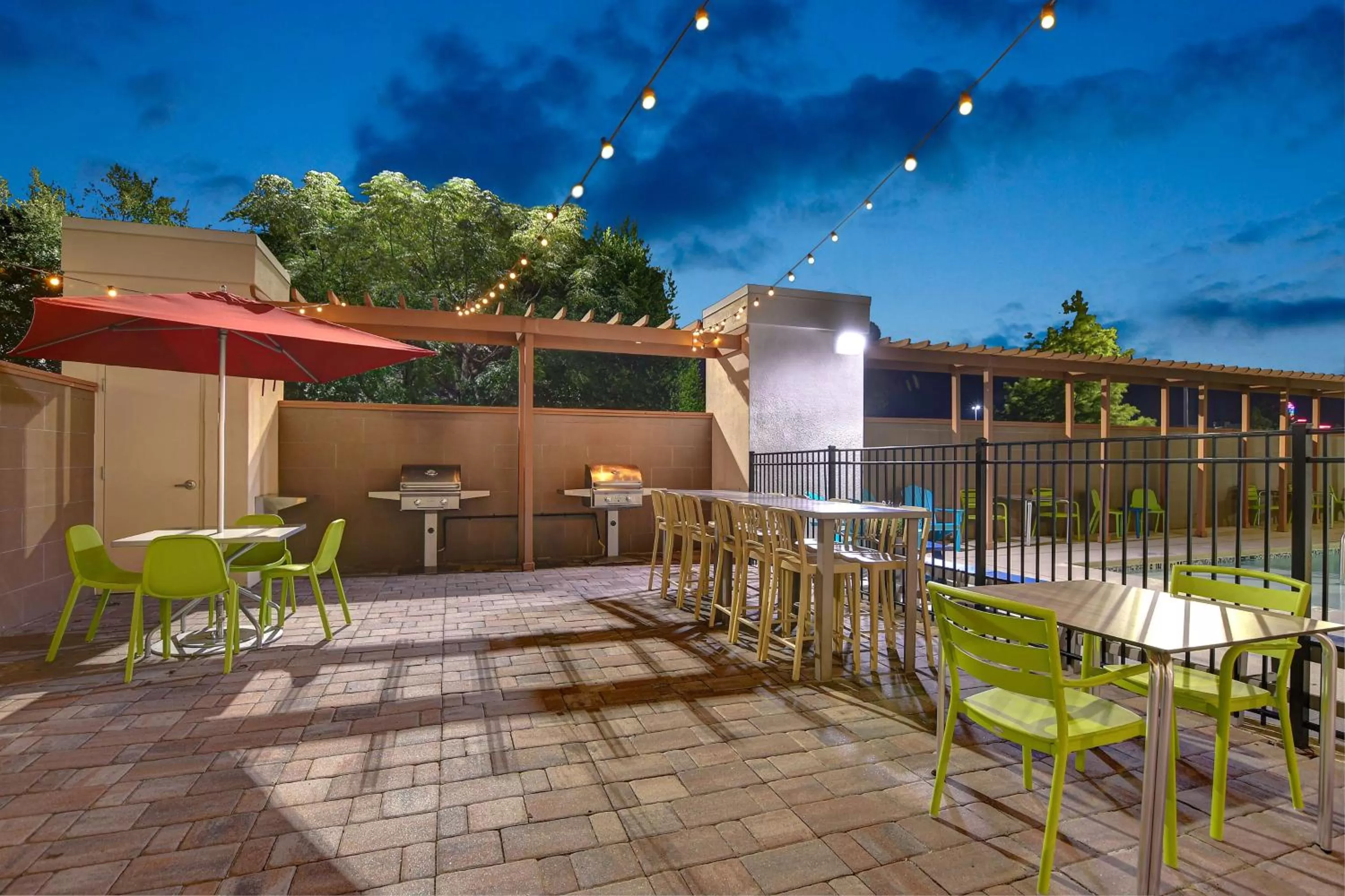 Dining area in Home2Suites by Hilton Augusta