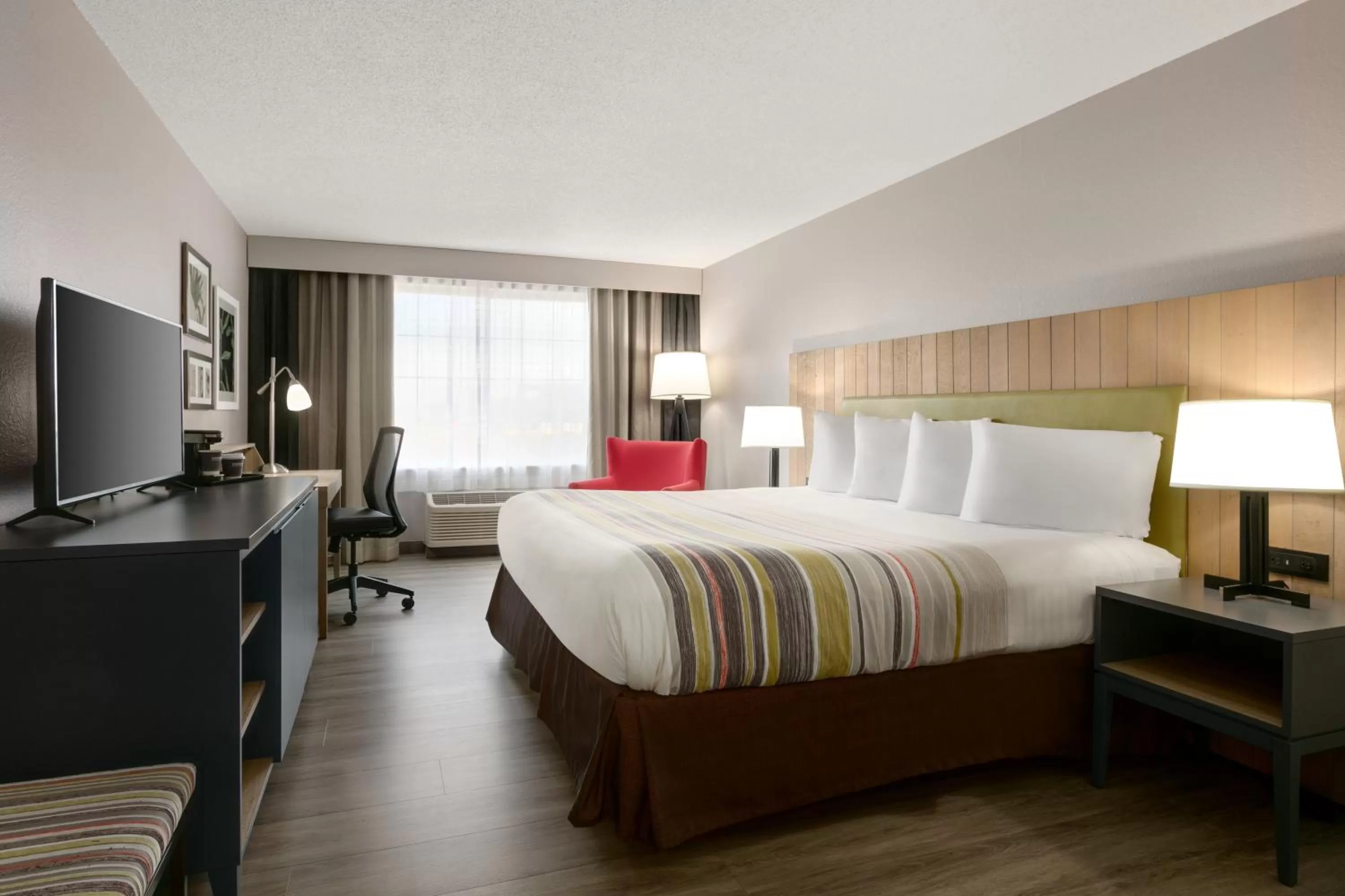 Bed in Country Inn & Suites by Radisson, London, KY