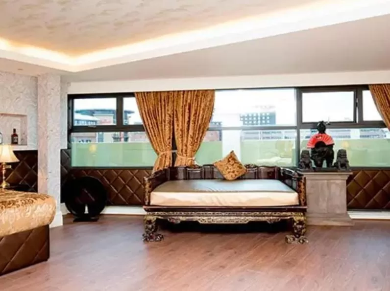 Bed in The Shankly Hotel